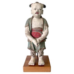 Rare figurine d'un garçon bouddhiste coréen attendant Dongja Joseon teintée