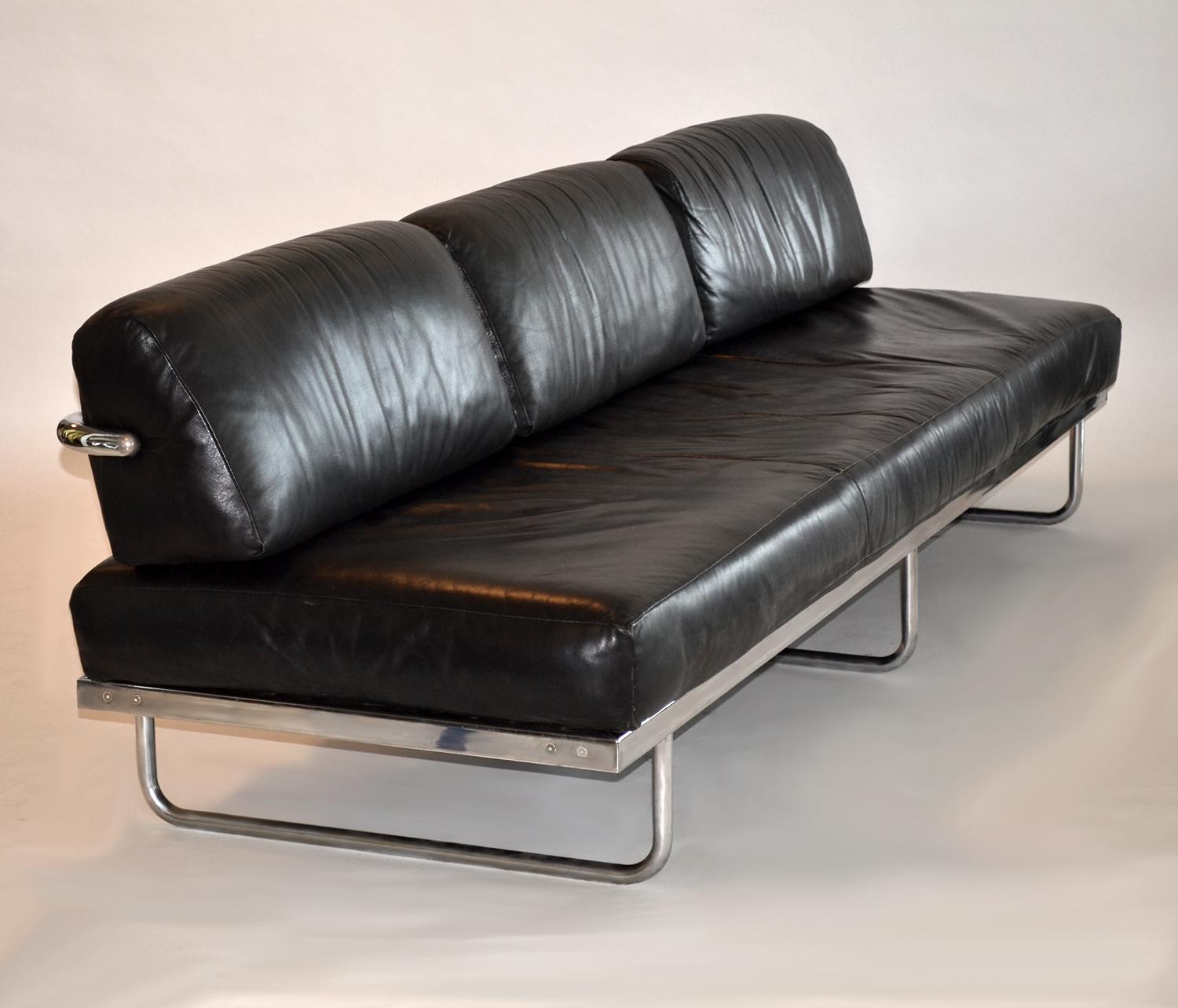 Rare early LC5 leather sofa Le Corbusier, Jeanneret, Perriand, Cassina Italy circa 1974 flat bar construction, designed 1935 The Canapé model was built for Le Corbusier's home in Rue Nungesser et Coli, Paris, the chrome-plated steel frame holds