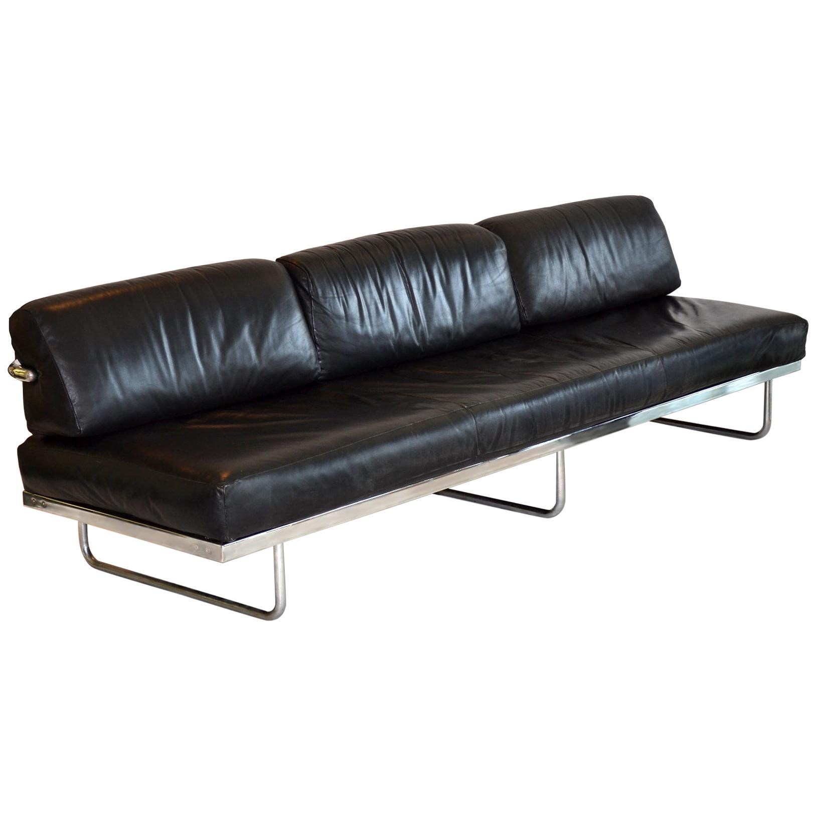 Rare Early LC5 Leather Sofa Le Corbusier, Jeanneret, Perriand, Cassina,  Italy at 1stDibs | le corbusier lc5 sofa, recumbent position on a bed or  couch