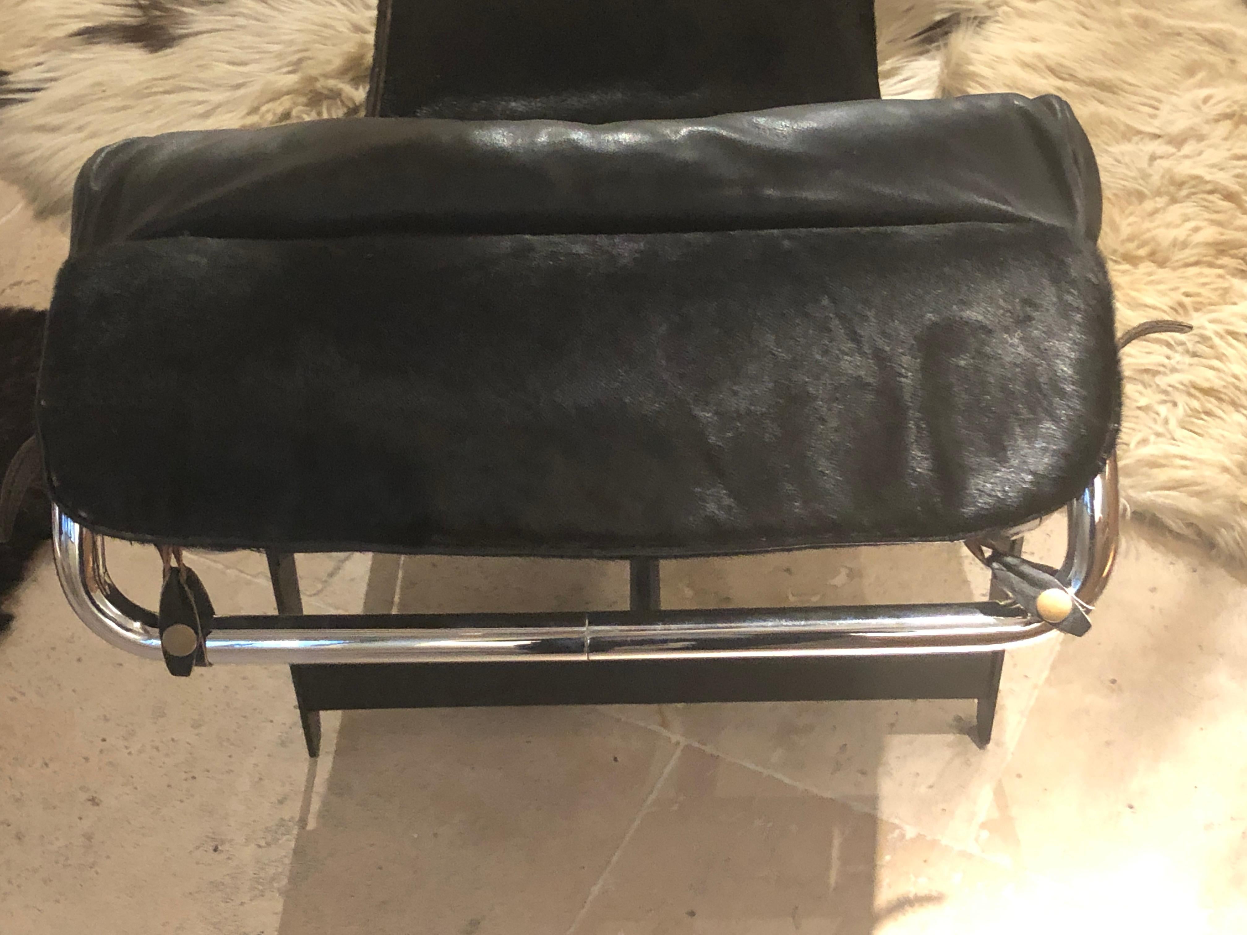 Rare Early Le Corbusier LC4 Chaise Lounge Cassina Nr. 979 from circa 1965 In Good Condition In Paris, France