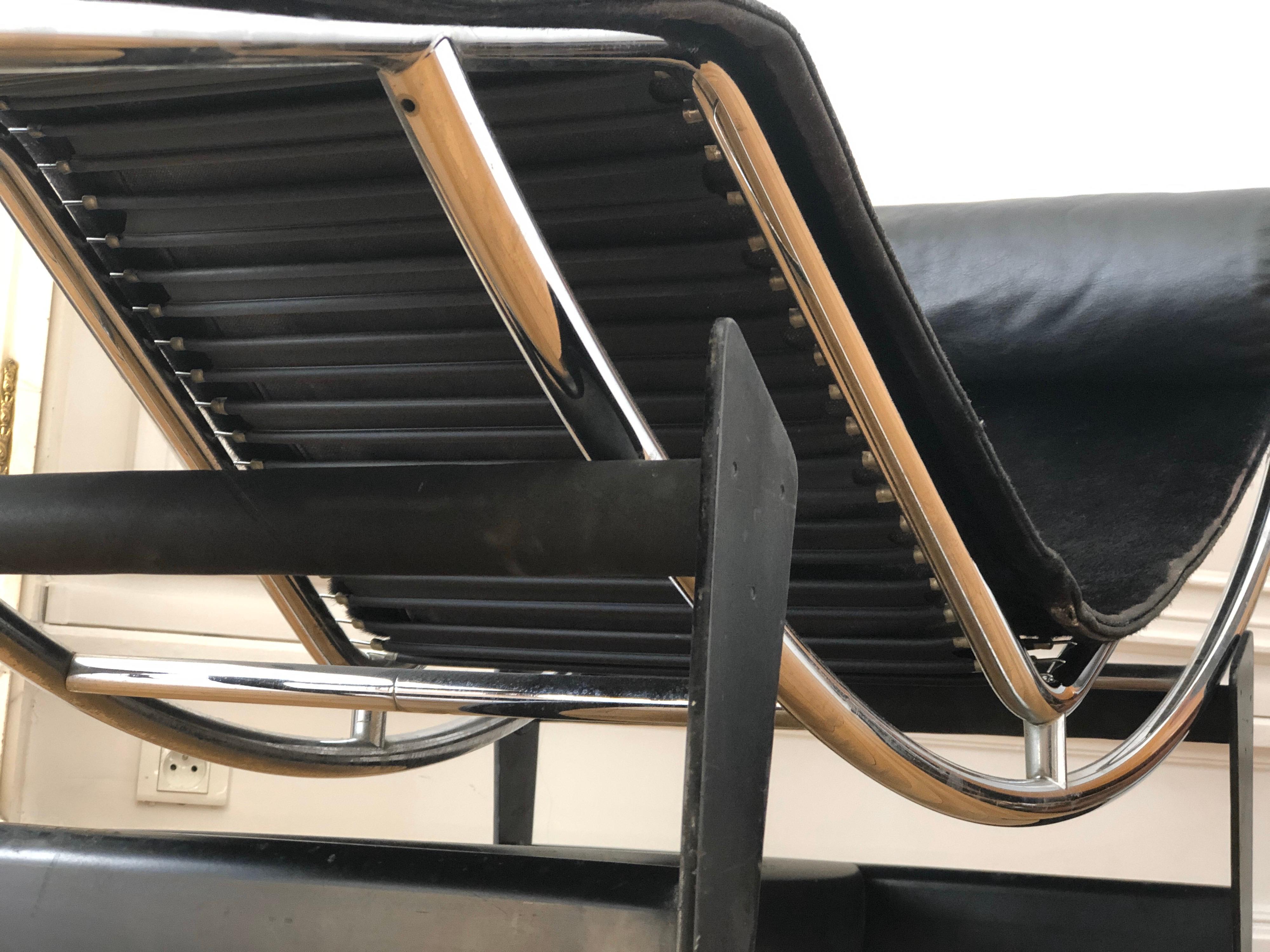 Rare fauteuil de salon LC4 du début de Le Corbusier signé Cassina Nr. 737, années 1960 en vente 1