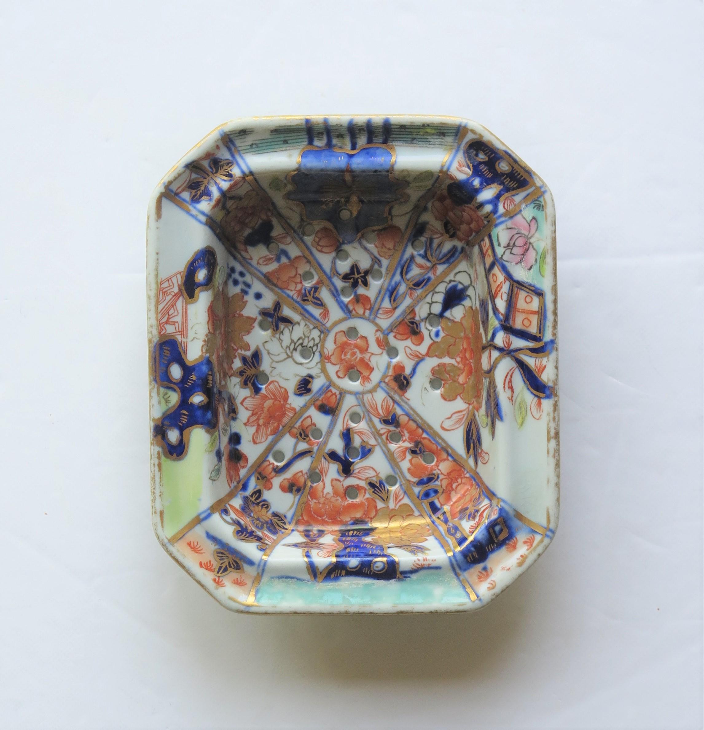 Hand-Painted Rare Early Mason's Ironstone Soap Dish Fence Rock and Gold Flower Ptn Circa 1818