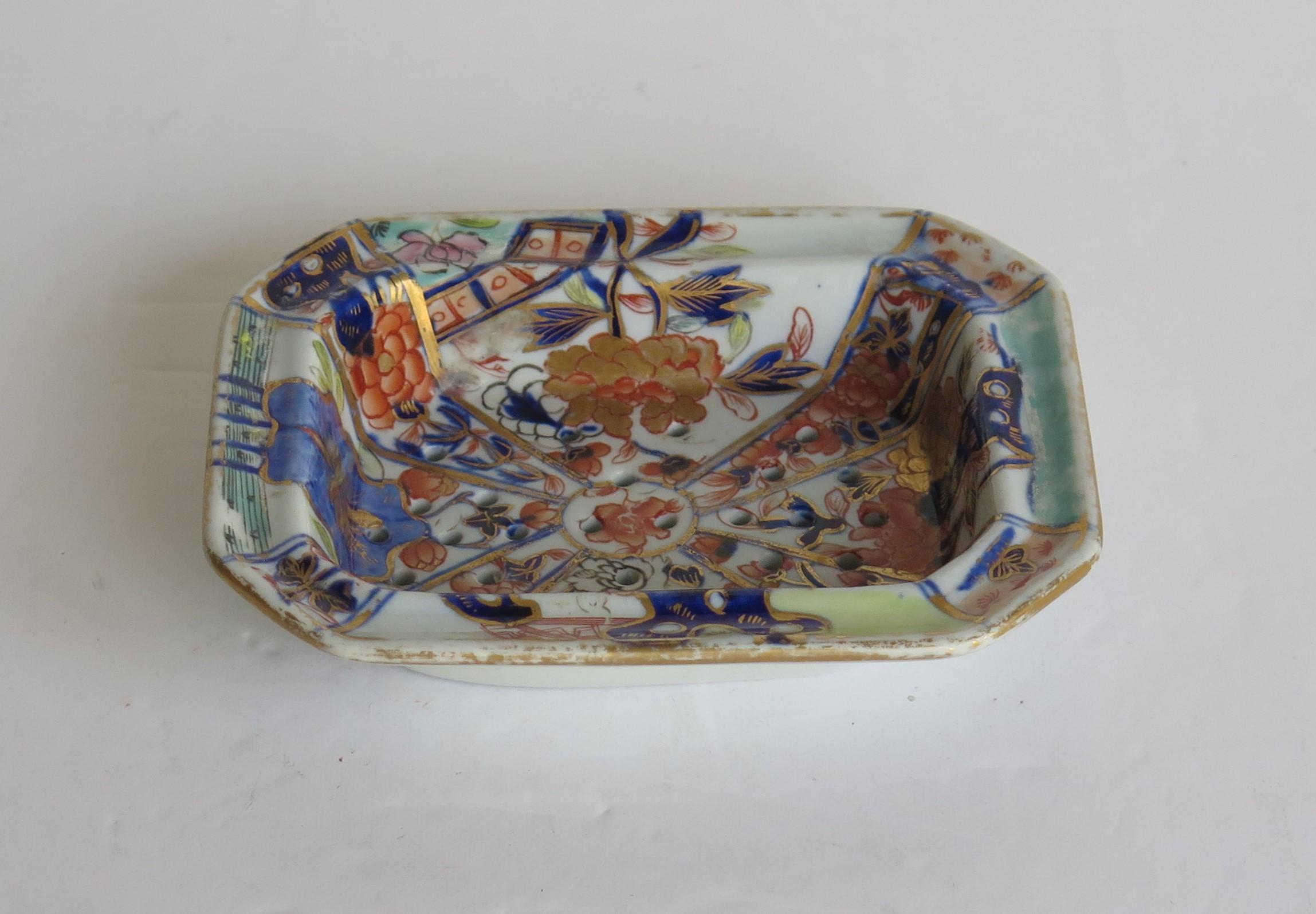 Hand-Painted Rare Early Mason's Ironstone Soap Dish Fence Rock and Gold Flower Ptn Circa 1818
