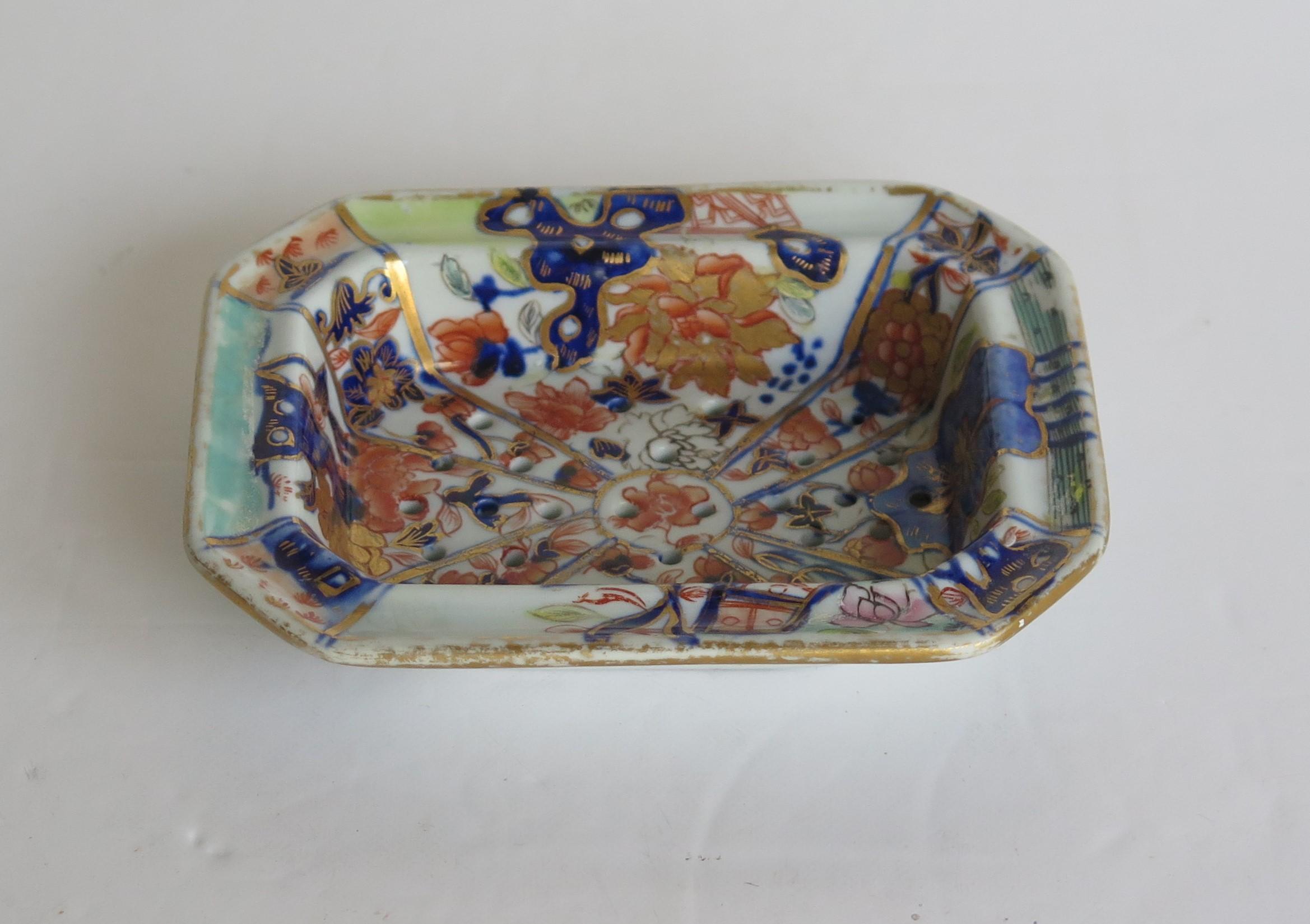 19th Century Rare Early Mason's Ironstone Soap Dish Fence Rock and Gold Flower Ptn Circa 1818