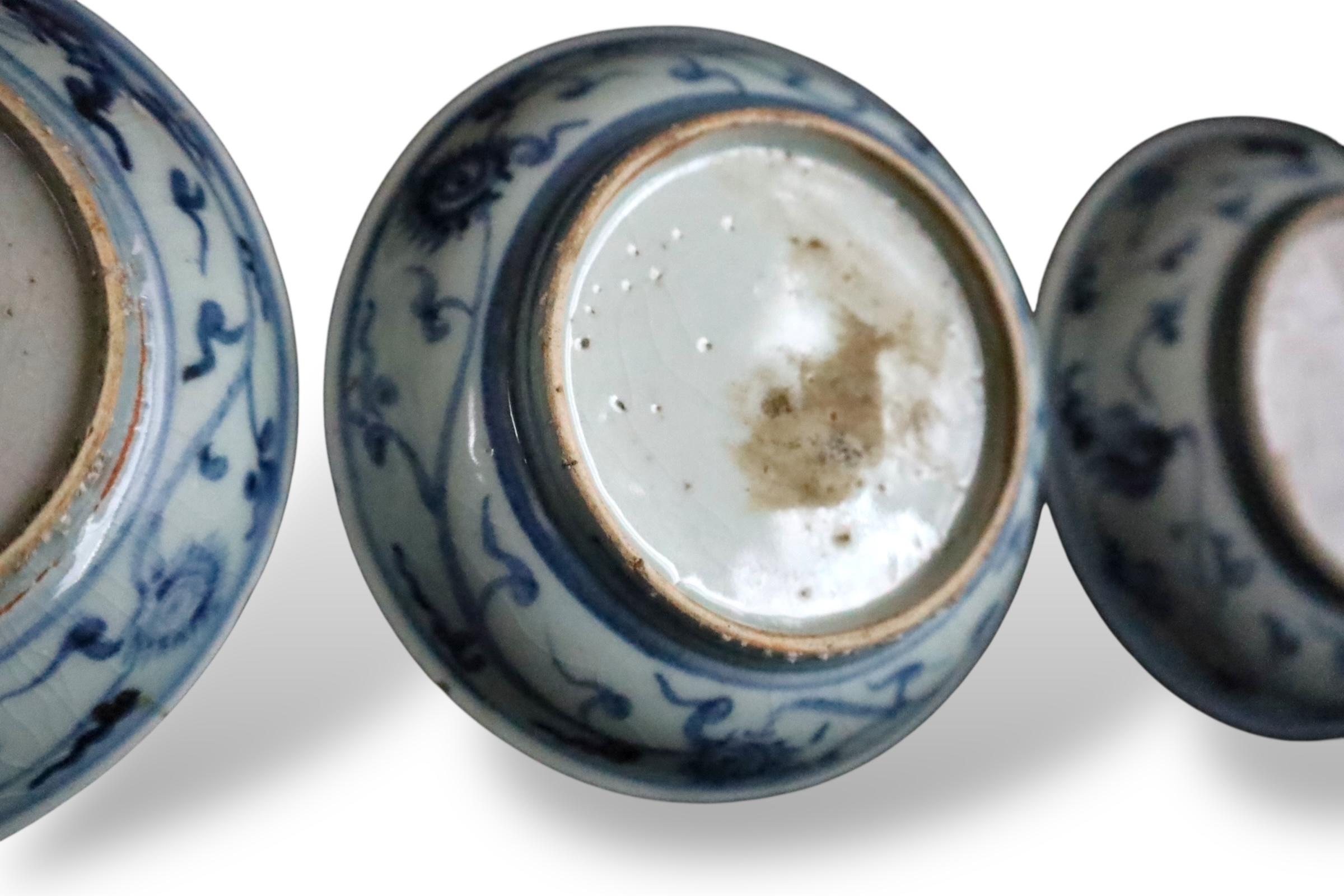 Rare Early Ming Dynasty Blue-and-White Porcelain Plates For Sale 4