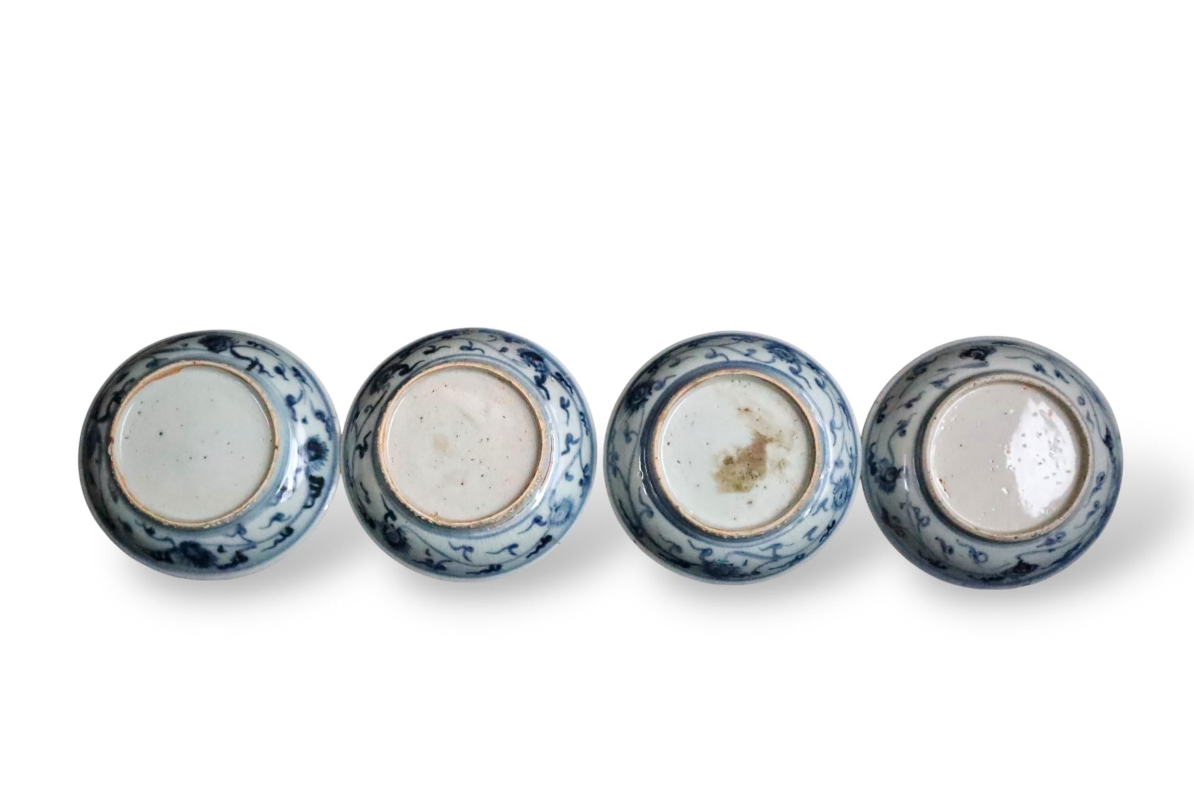 Rare Early Ming Dynasty Blue-and-White Porcelain Plates For Sale 1