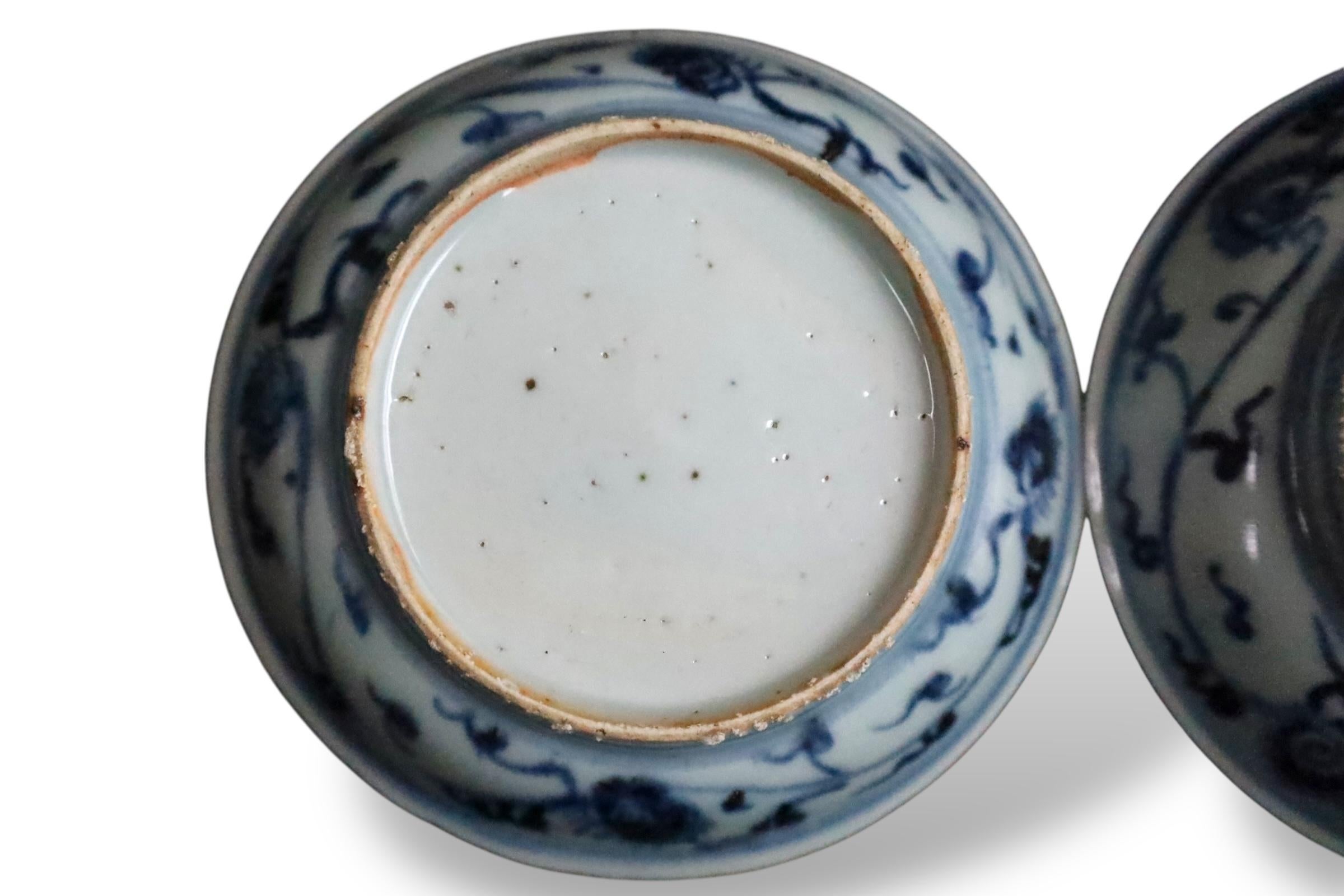 Rare Early Ming Dynasty Blue-and-White Porcelain Plates For Sale 2