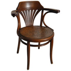 Rare Early Model Nr. 233 Bentwood Armchair Manufactured by Thonet in Austria