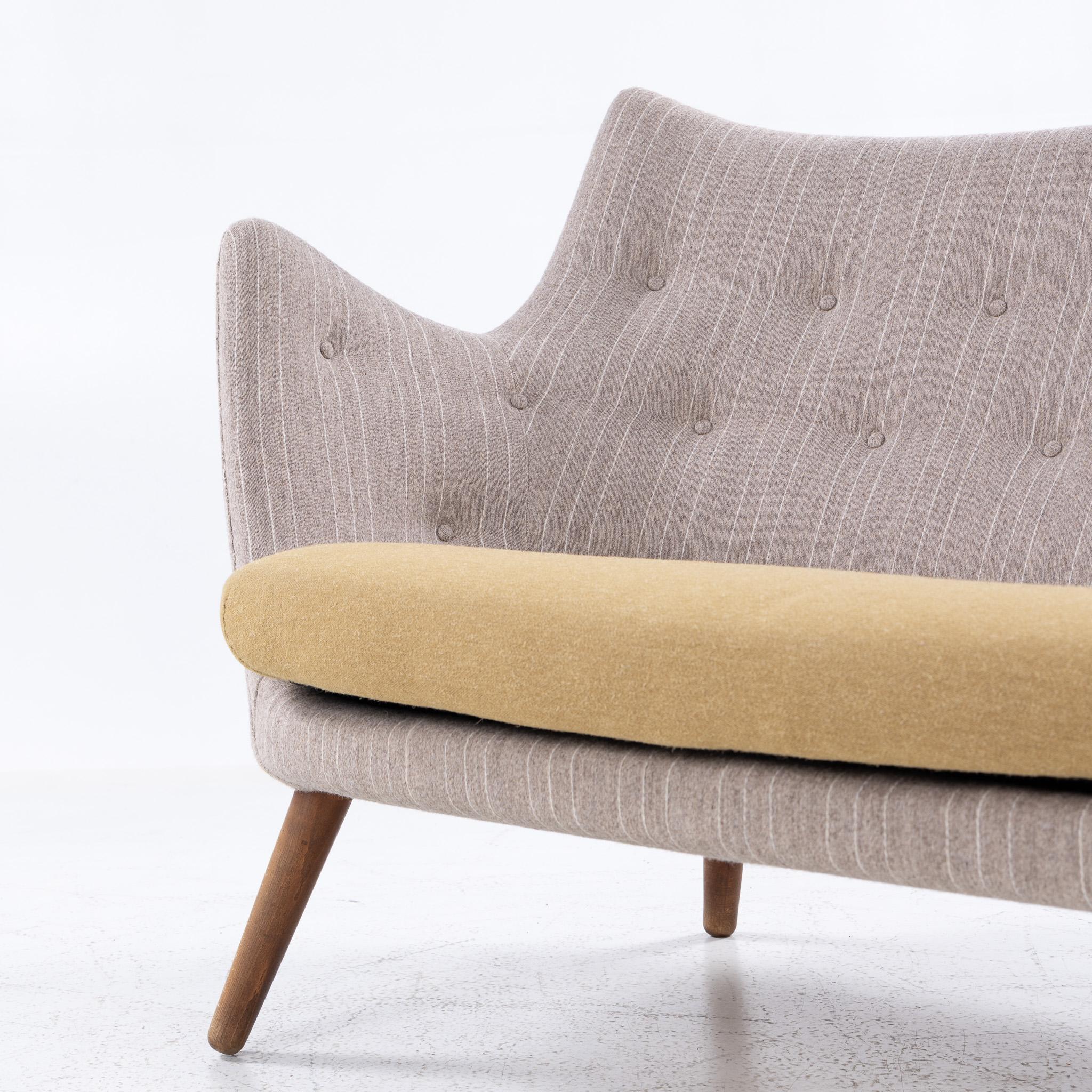 Rare early model 'The Poet’ sofa by Finn Juhl In Good Condition In Copenhagen, DK