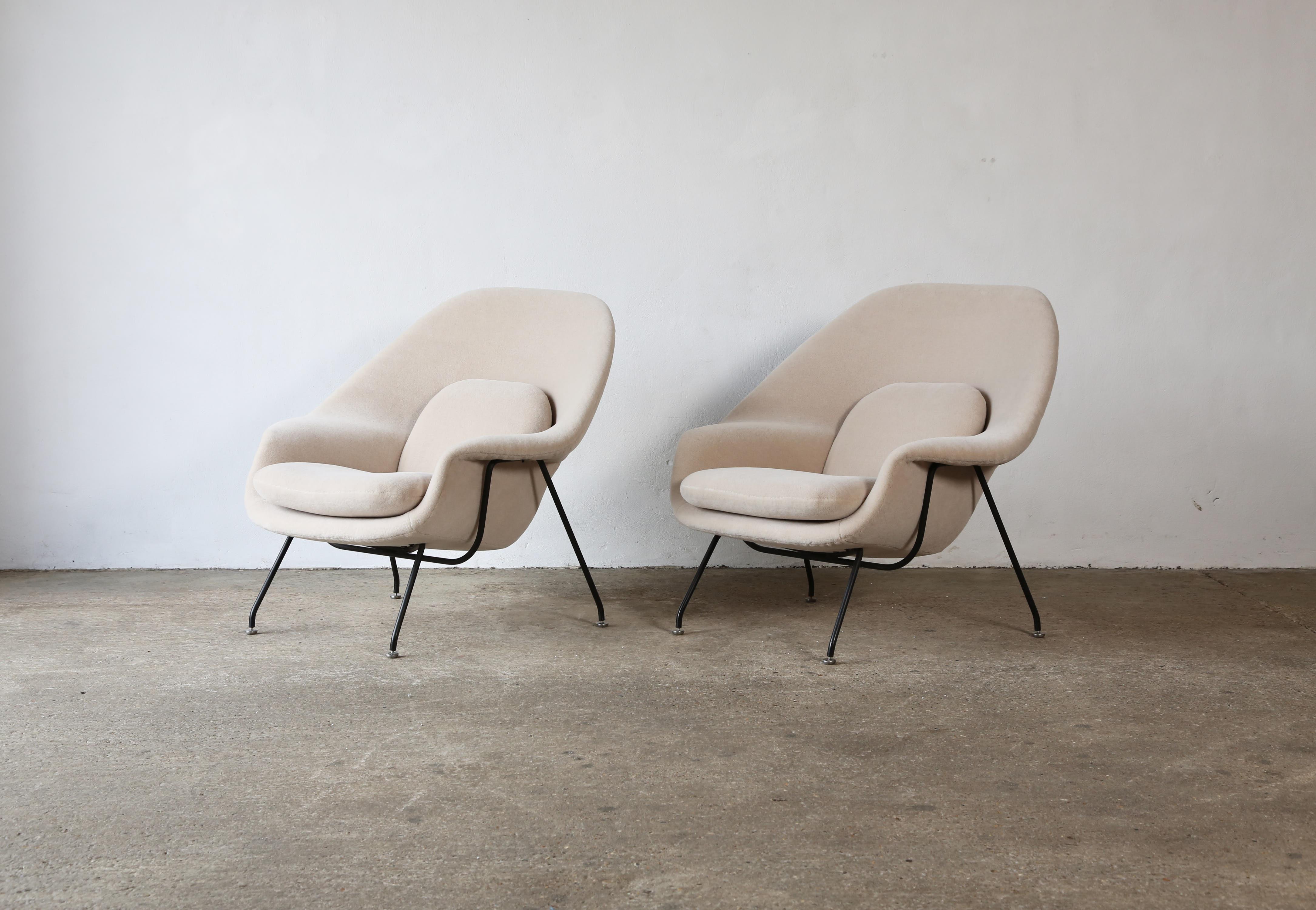 Steel Rare Early Pair of Eero Saarinen Womb Chairs and Ottomans, Knoll, USA, 1950s For Sale