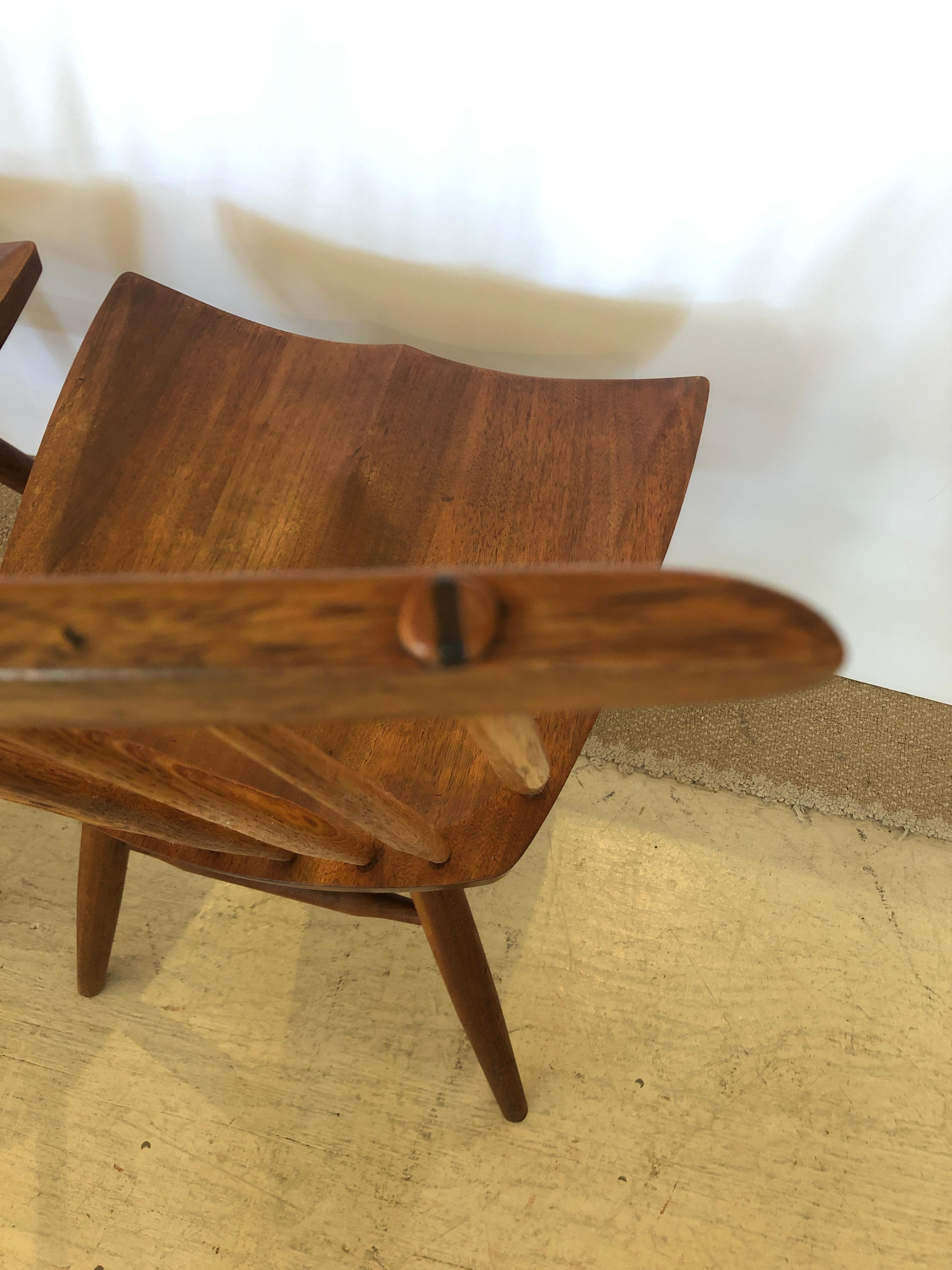 Rare paire de « nouvelles chaises » de George Nakashima en vente 4