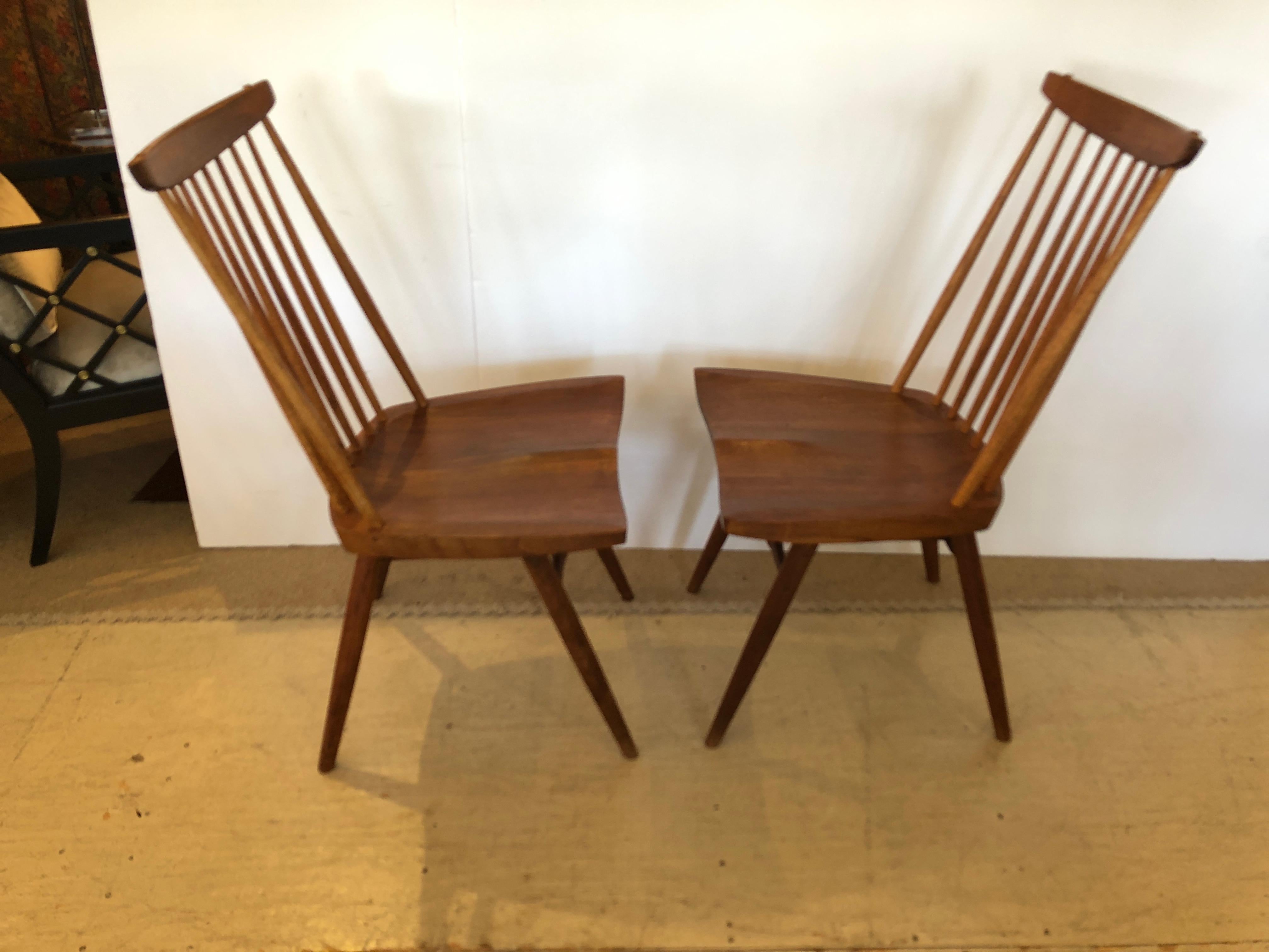 Noyer Rare paire de « nouvelles chaises » de George Nakashima en vente