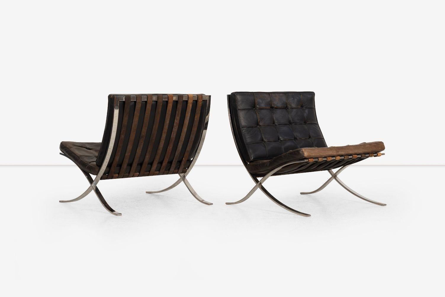 Raro par de sillas y otomana Mies van der Rohe Barcelona, c. 1960 en Bueno estado para la venta en Chicago, IL