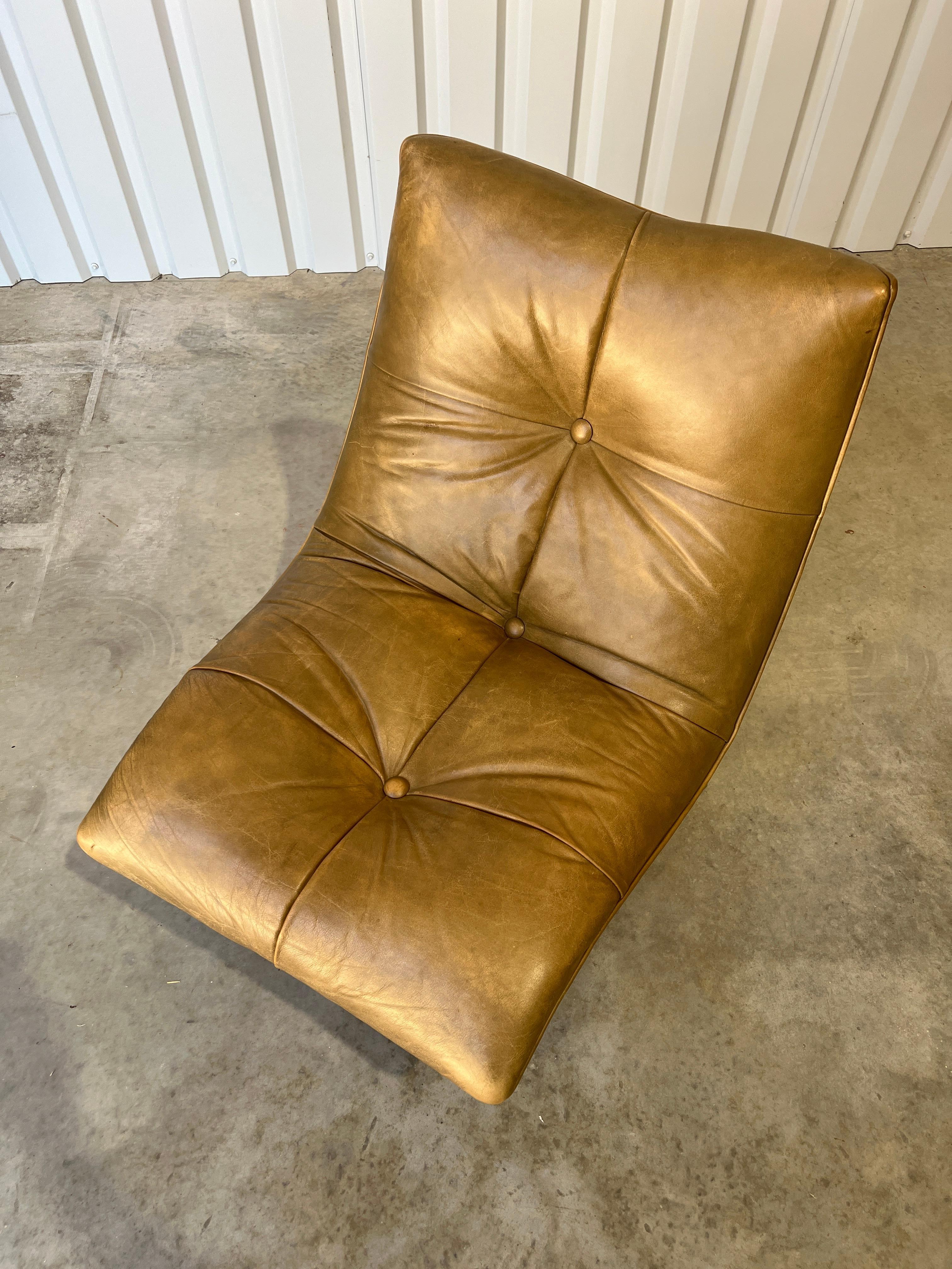 Raro sillón de cuero 