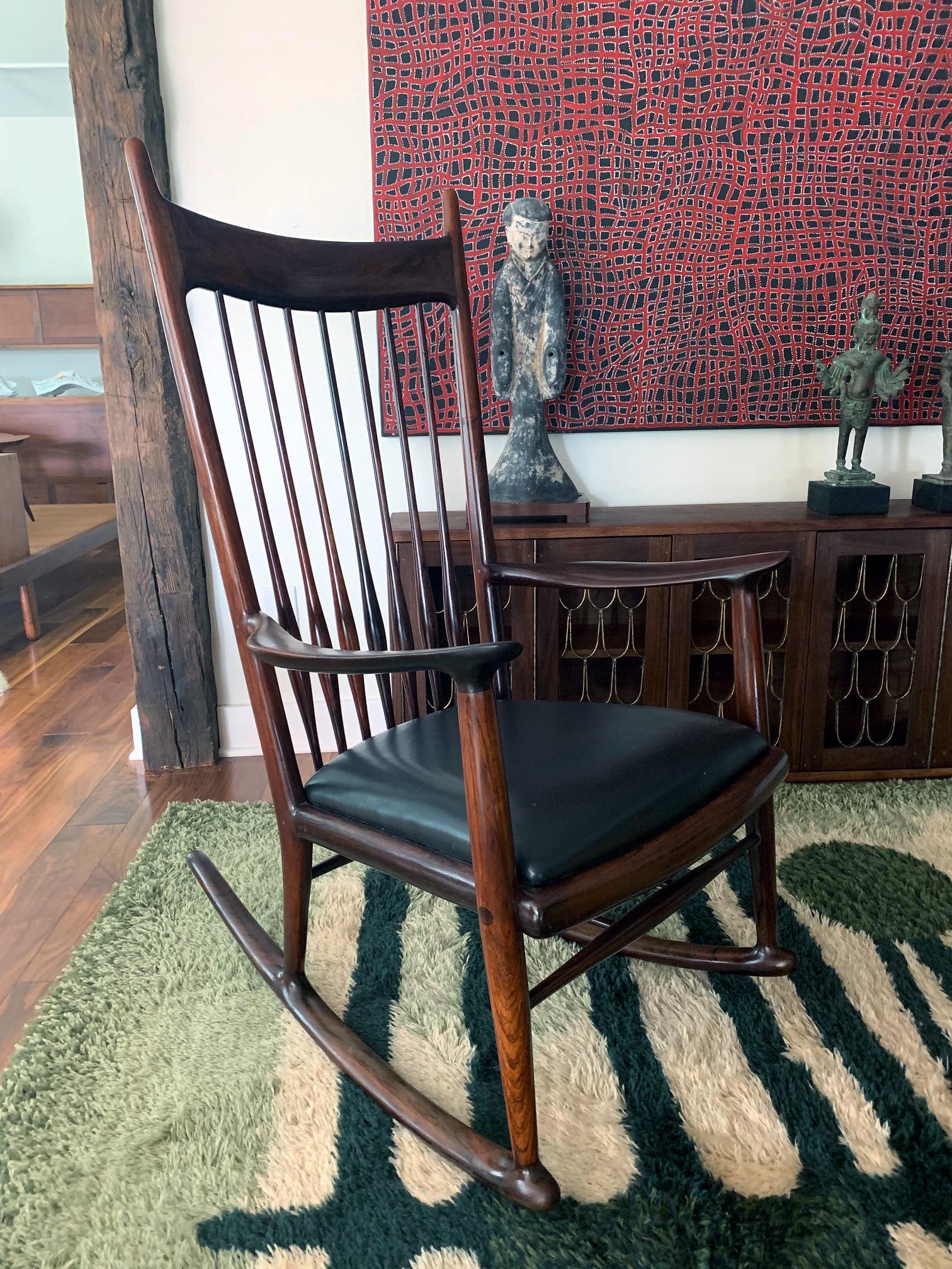 Rare fauteuil à bascule en bois de rose d'époque par Sam Maloof 5
