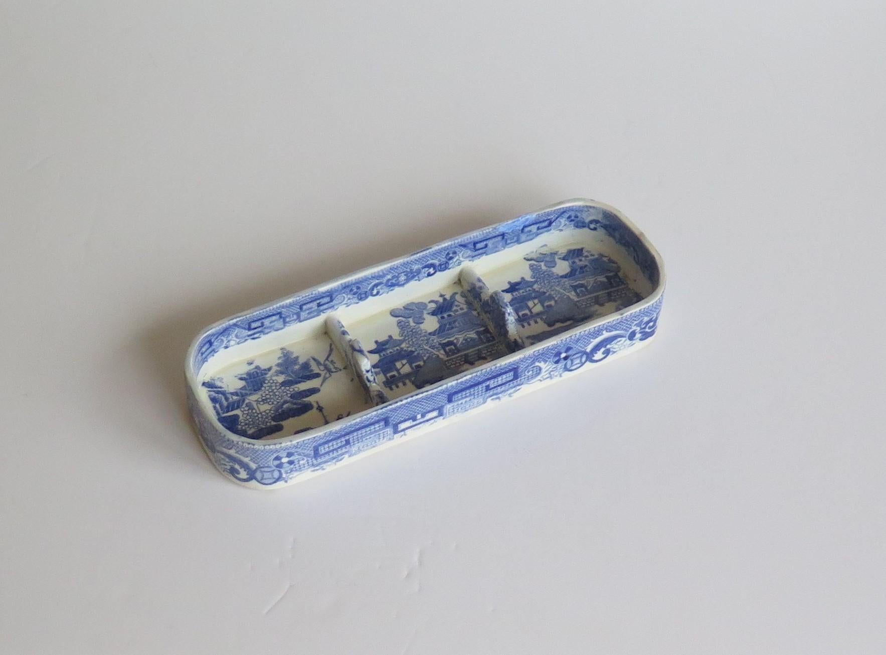 English Rare Early Spode Pen Tray Pearlware Blue and White Willow Pattern, circa 1800