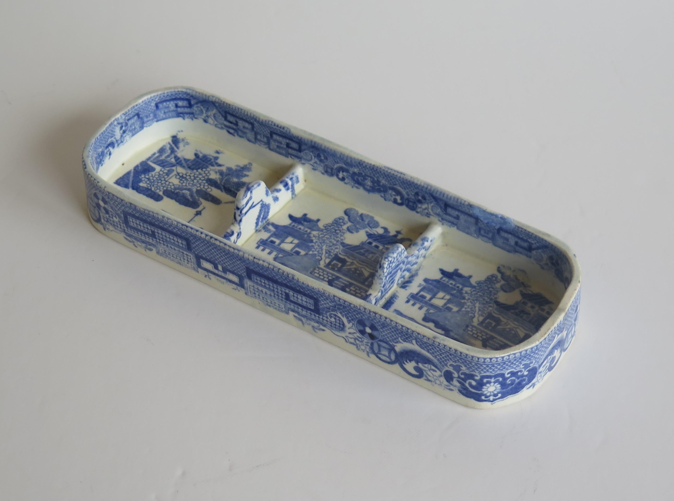 Glazed Rare Early Spode Pen Tray Pearlware Blue and White Willow Pattern, circa 1800