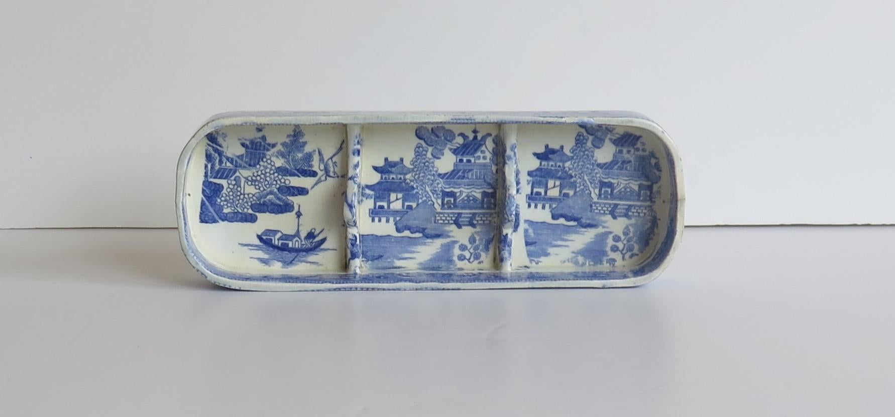 Rare Early Spode Pen Tray Pearlware Blue and White Willow Pattern, circa 1800 In Good Condition In Lincoln, Lincolnshire