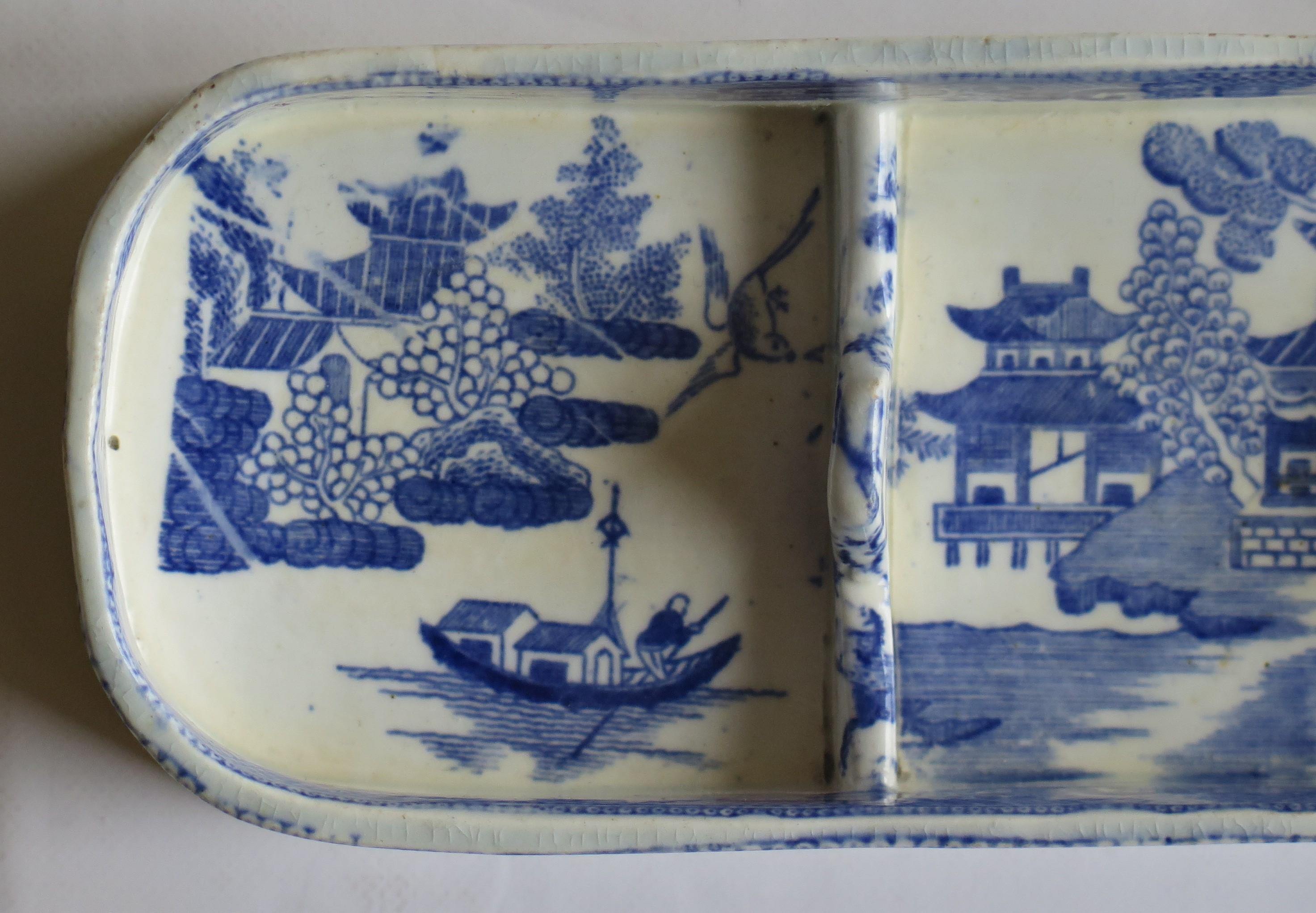 Earthenware Rare Early Spode Pen Tray Pearlware Blue and White Willow Pattern, circa 1800