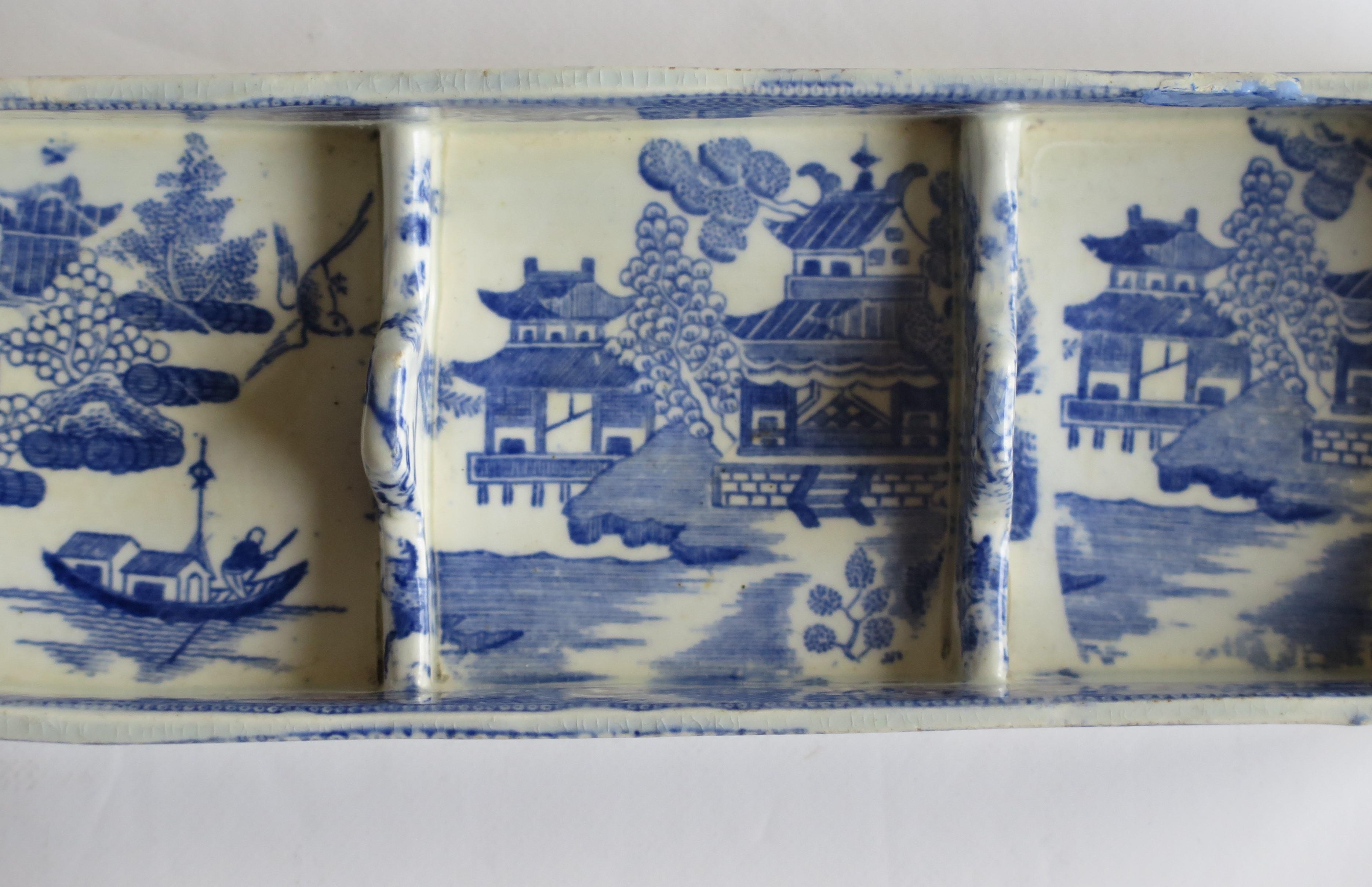 Rare Early Spode Pen Tray Pearlware Blue and White Willow Pattern, circa 1800 1
