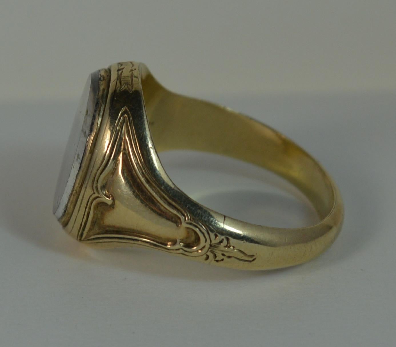 Women's or Men's Rare Early Victorian 18Ct Gold and Mourning Signet Ring with Locket Panel Front For Sale