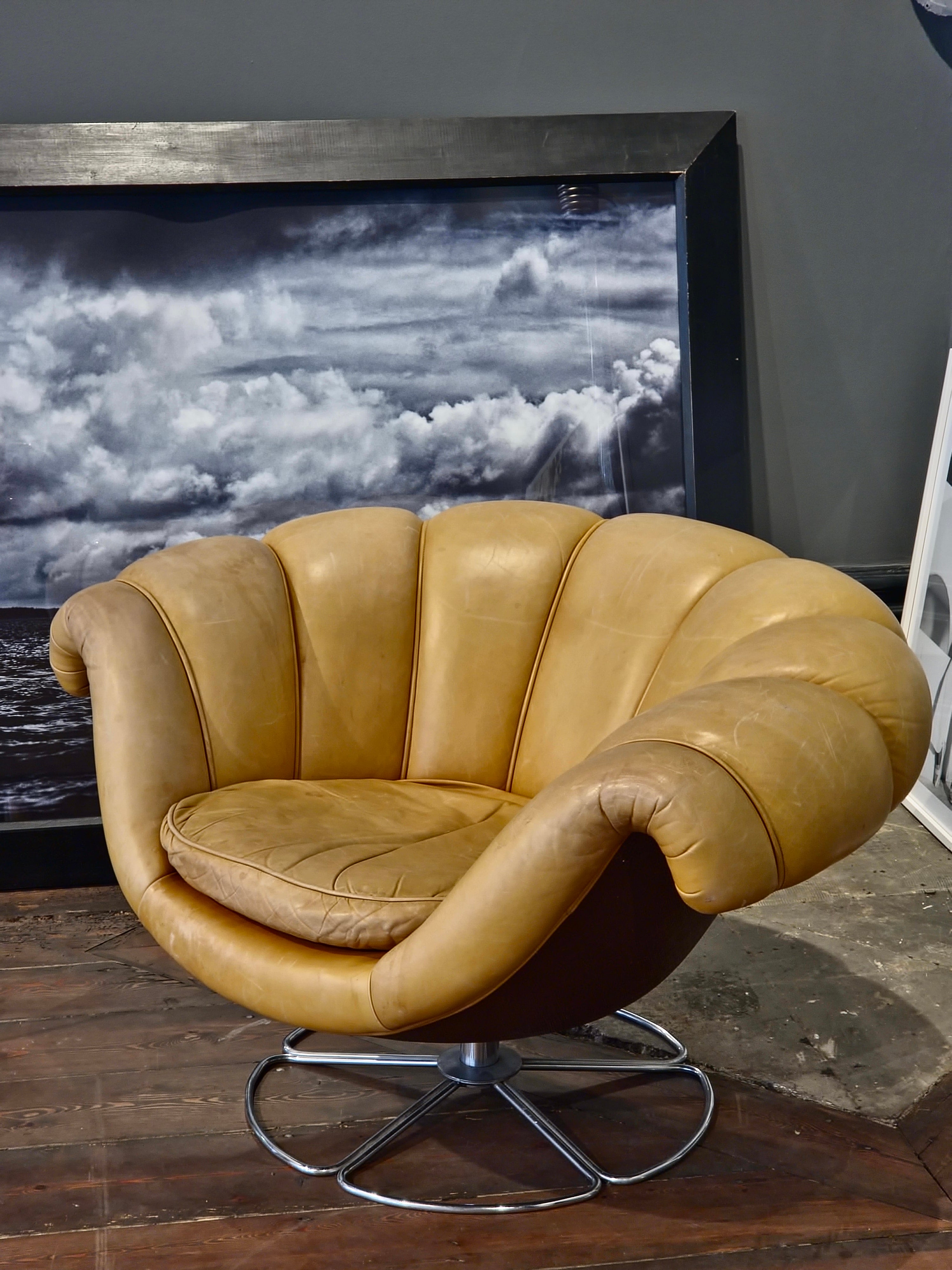 A rare swivel lounge chair design by Hasse Ljungquist for Overman AB, Tranås Sweden. Introduced in 1967 at the Export fair in Malmö. 

Base in stainless steel, seating in moulded plastic and original leather. 

Nice patina, leather with smaller