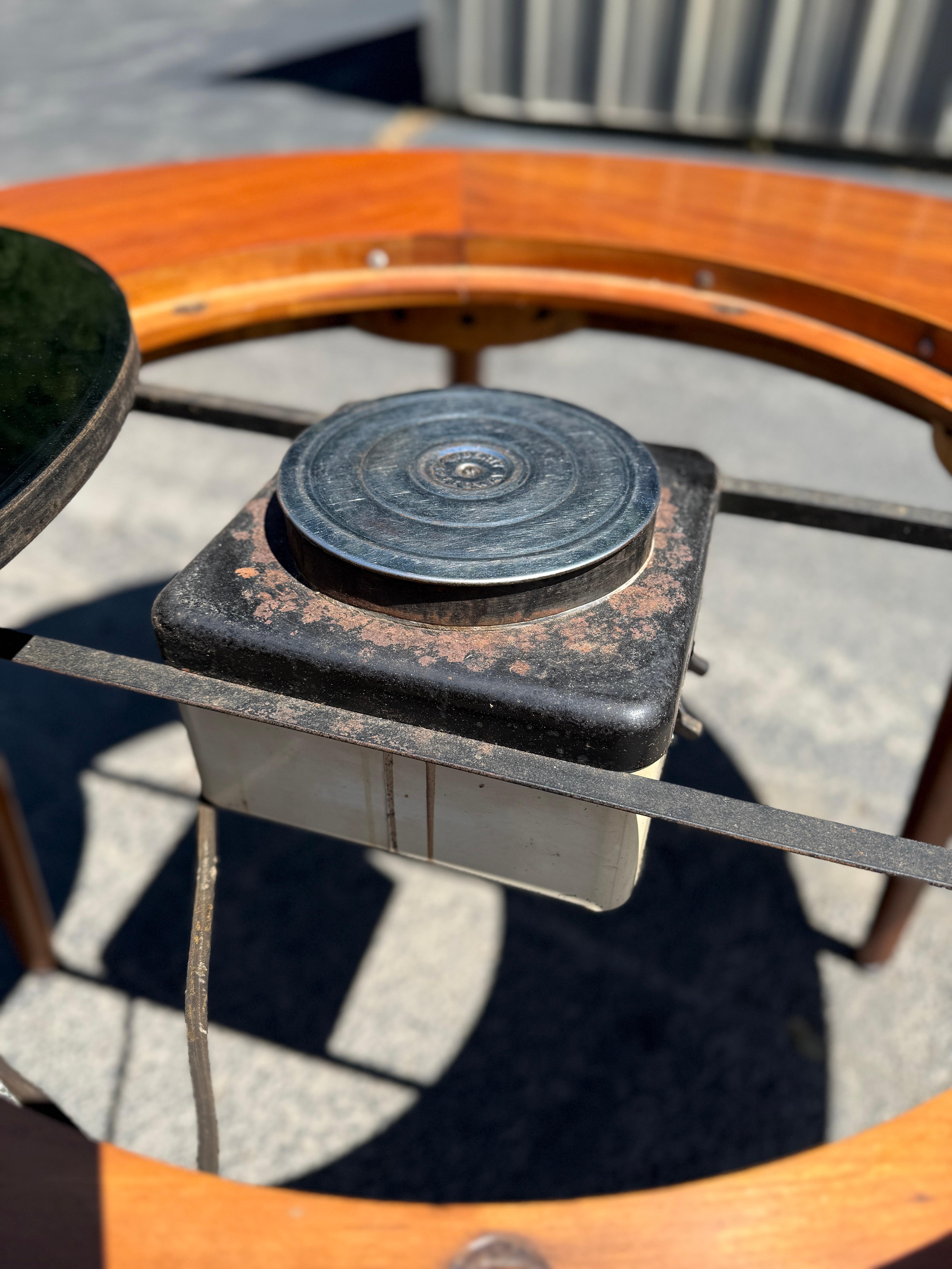Raro Edward Wormley para Dunbar Lazy Susan Mesa de comedor de nogal MCM Estadounidense en venta