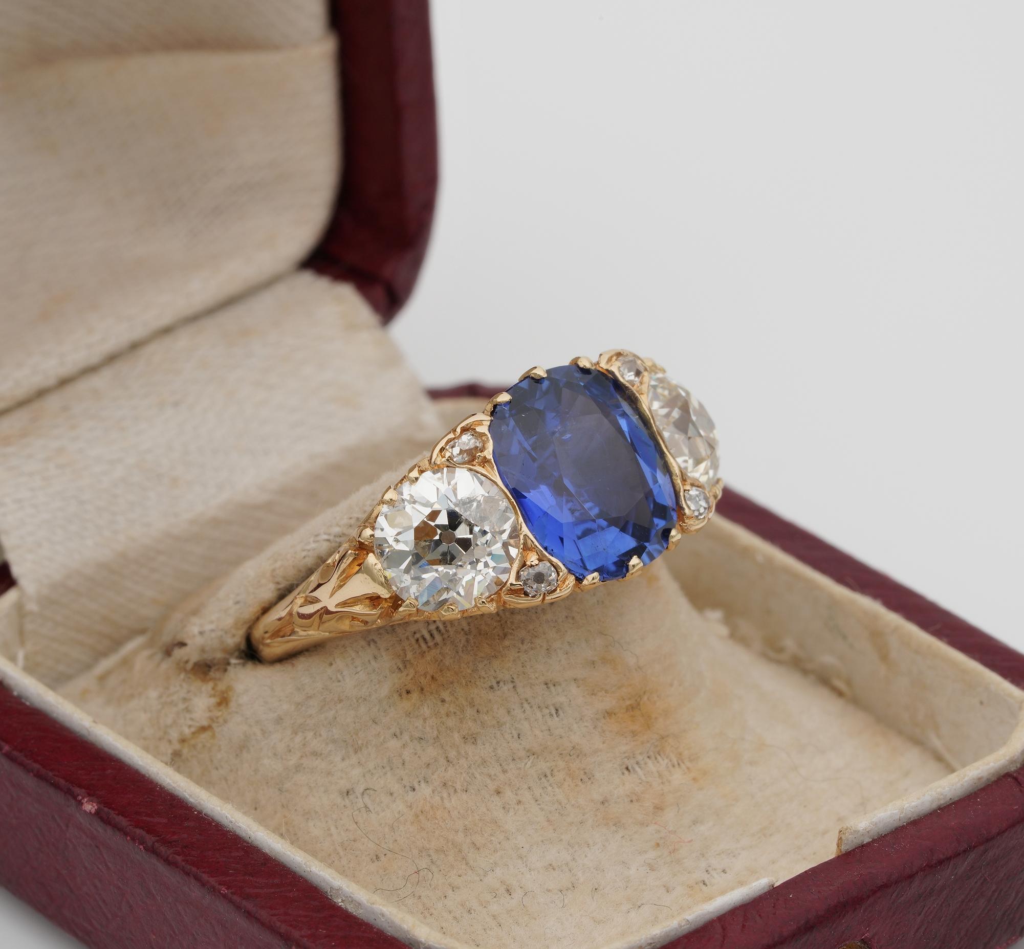 Rare Edwardian 3.48 Ct NO Heat Ceylon Sapphire 2.25 Ct Diamond Plus Trilogy Ring In Good Condition For Sale In Napoli, IT