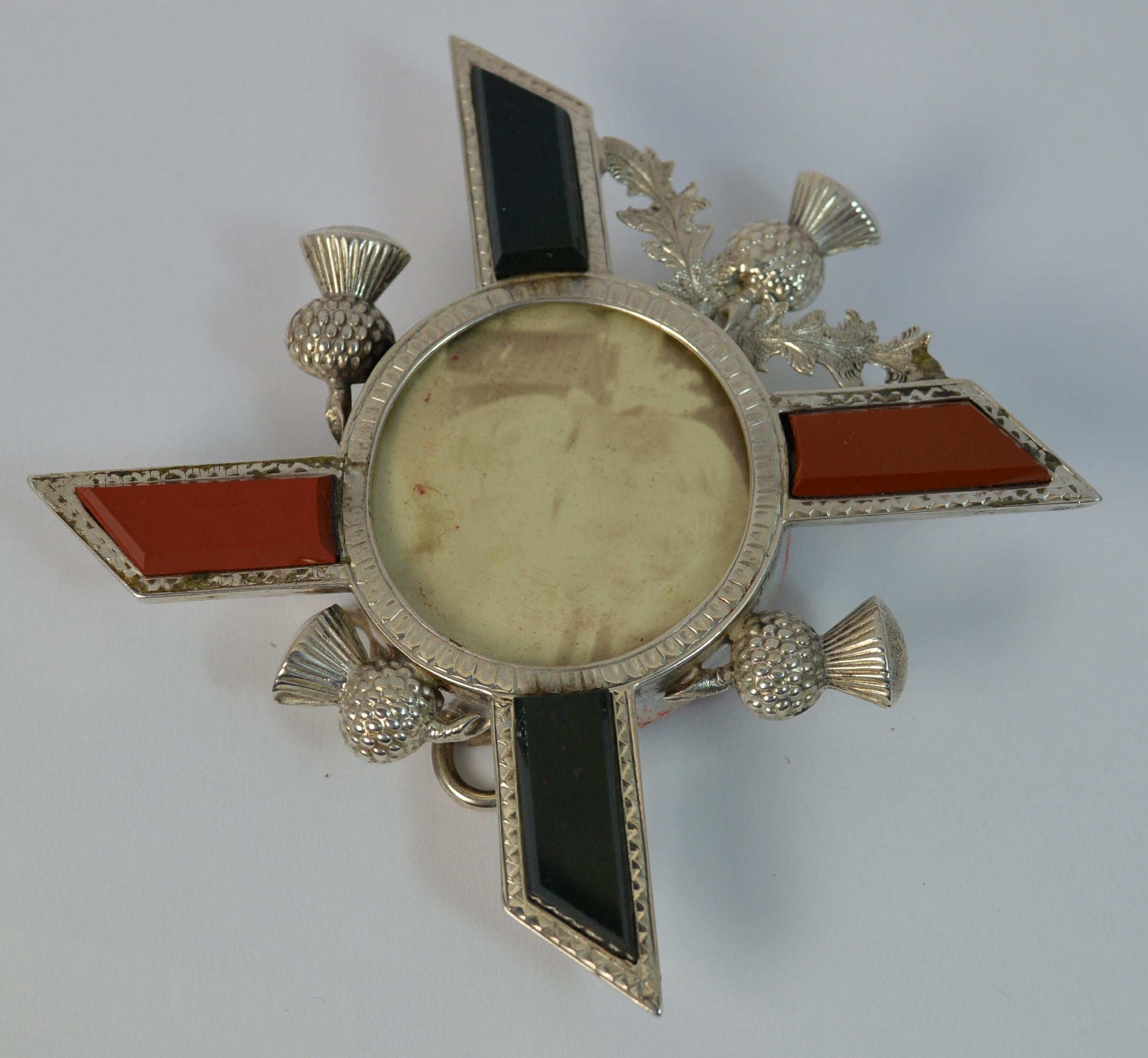 Rare Edwardian Scottish Thistle Solid Silver Bloodstone and Carnelian Photoframe In Good Condition In St Helens, GB
