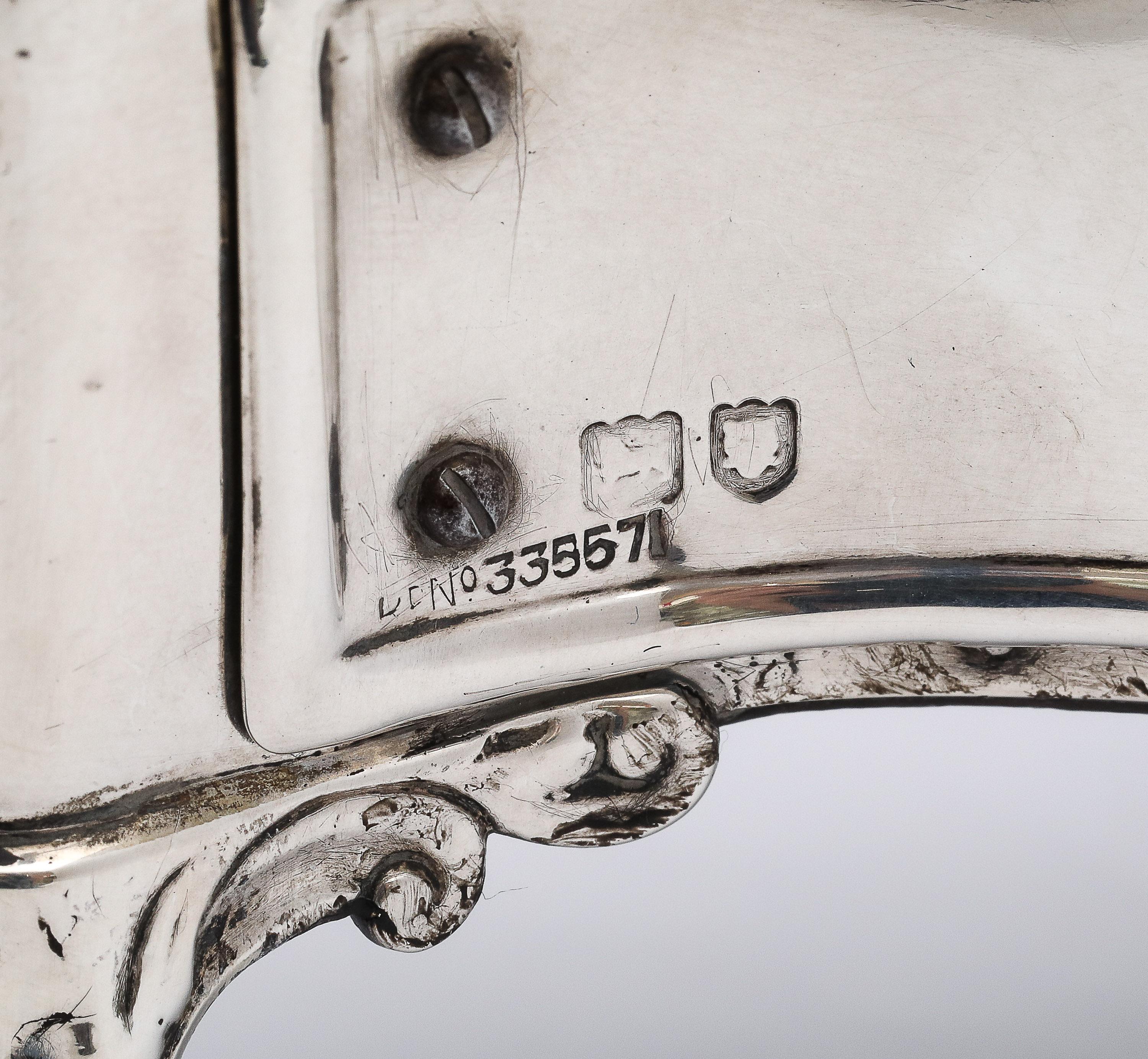 Début du 20ème siècle Rare boîte à bijoux édouardienne en argent sterling avec chérubin dessiné - par William Comyns en vente