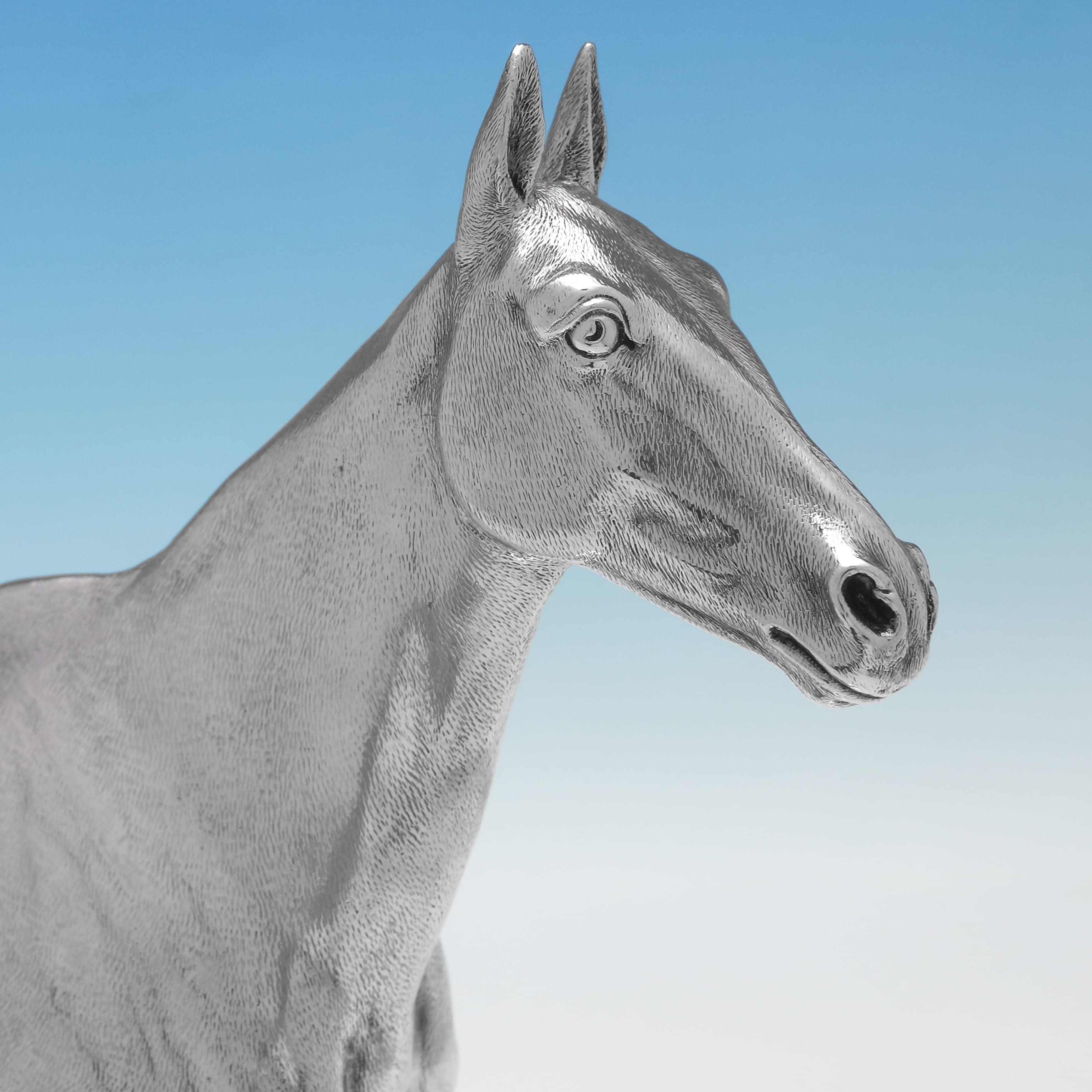 Inglese Raro modello di cavallo edoardiano in argento sterling realizzato a Londra nel 1901 in vendita