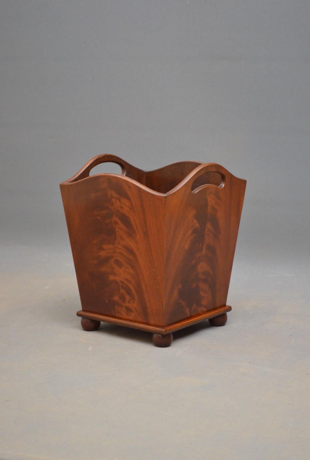 Sn3281, very rare Edwardian, flamed mahogany waste paper bin with kidney shaped handles, tapering sides and bun feet. This attractive bin has replacement liner and it would make a fantastic planter, jardinière. All in excellent condition throughout,