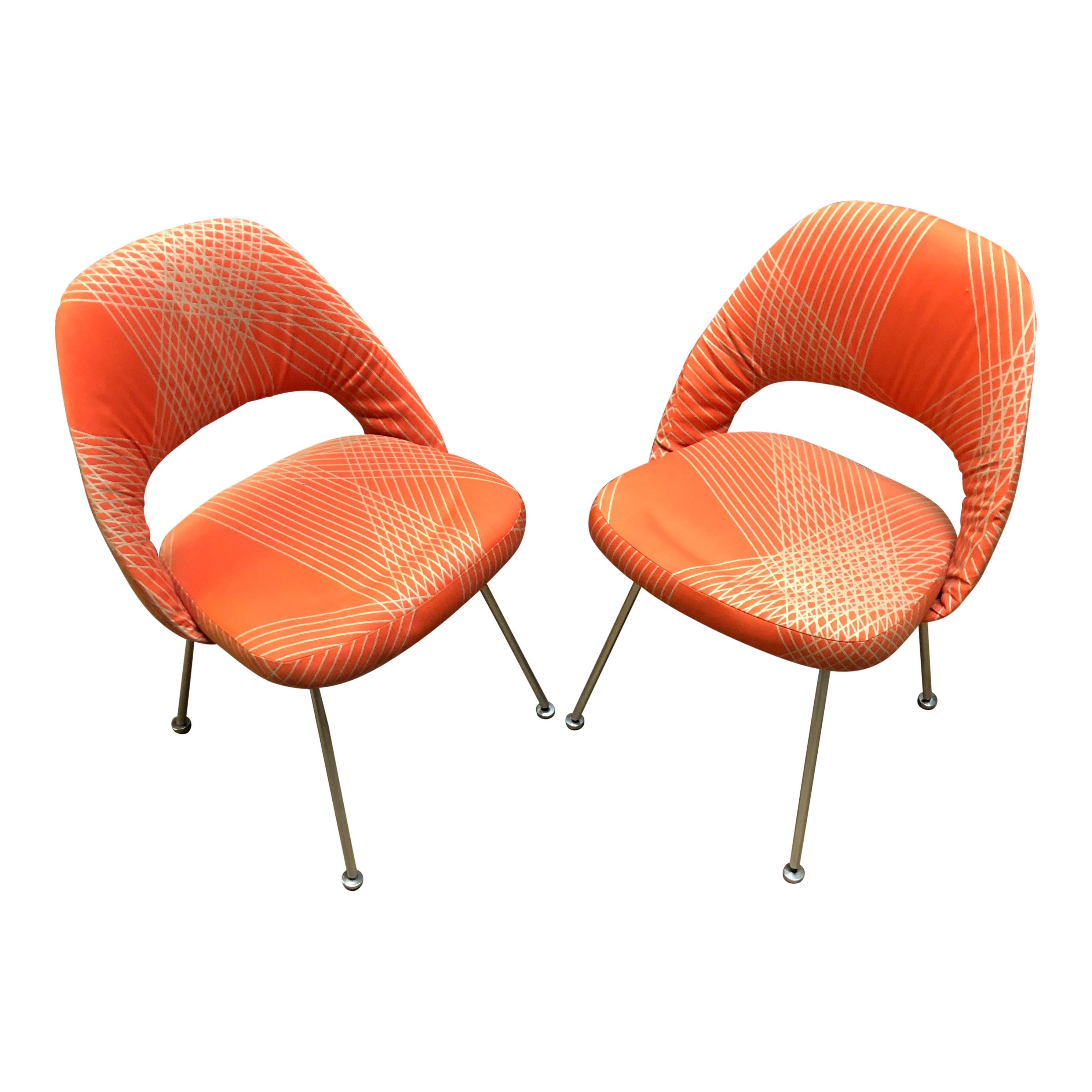 Mid-Century Modern Rare Eero Saarinen for Knoll Chairs on Aluminum Legs