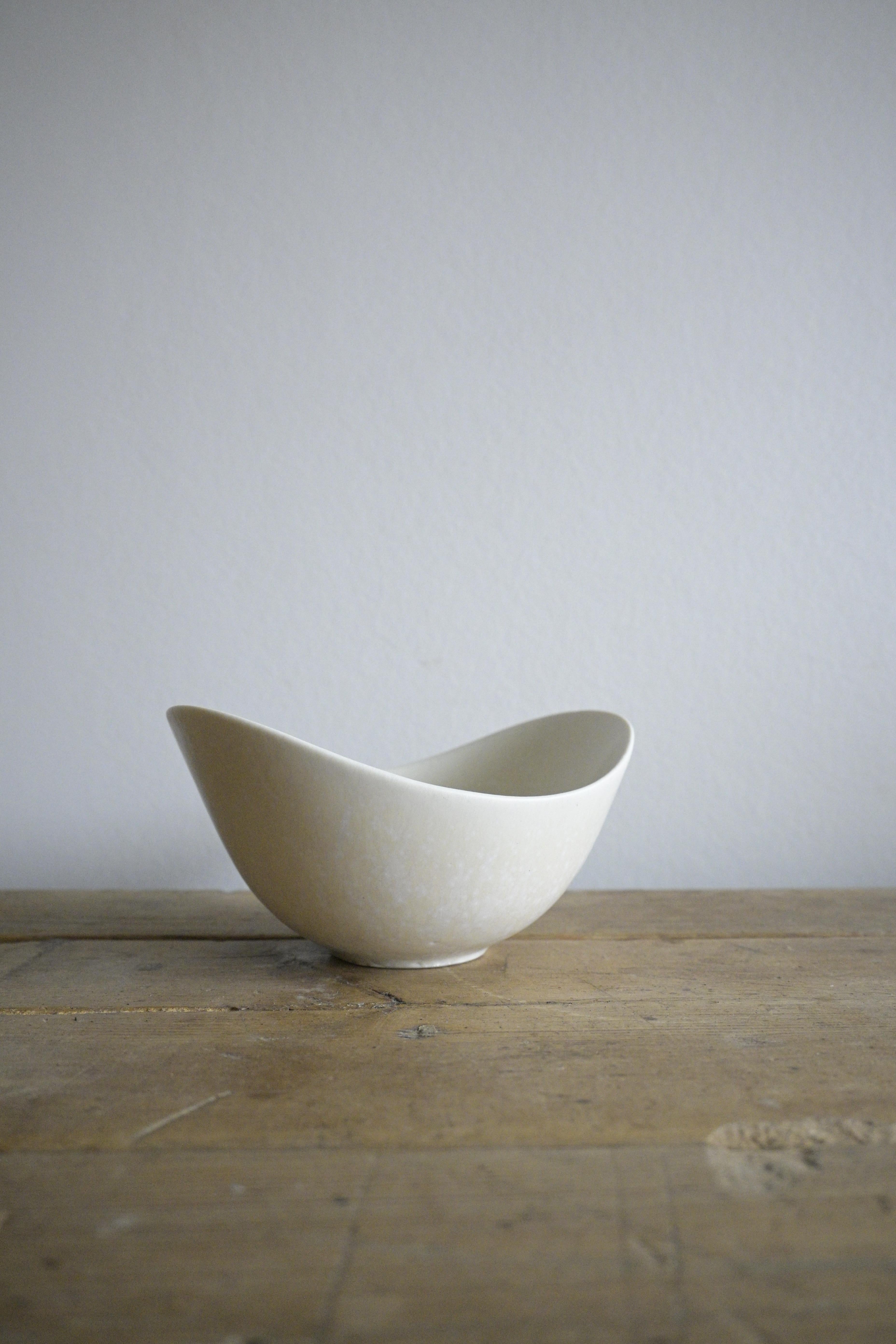Hand-Crafted Rare Egg-shell Mimosa White Bowl by Gunnar Nylund for Rörstrand, Sweden, 1950s For Sale