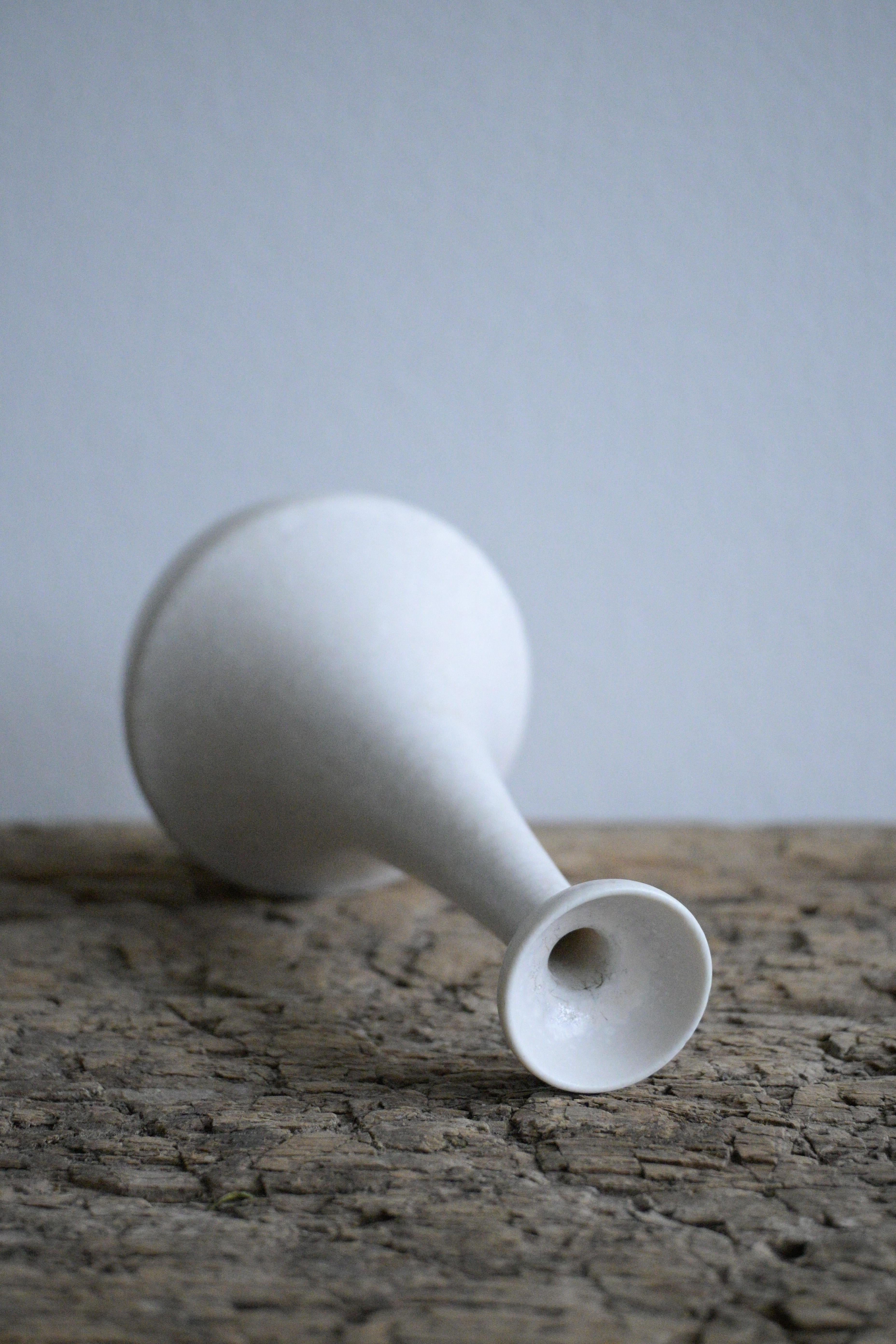 Rare Egg-shell Mimosa White Vase by Gunnar Nylund for Rörstrand, Sweden, 1950s For Sale 3