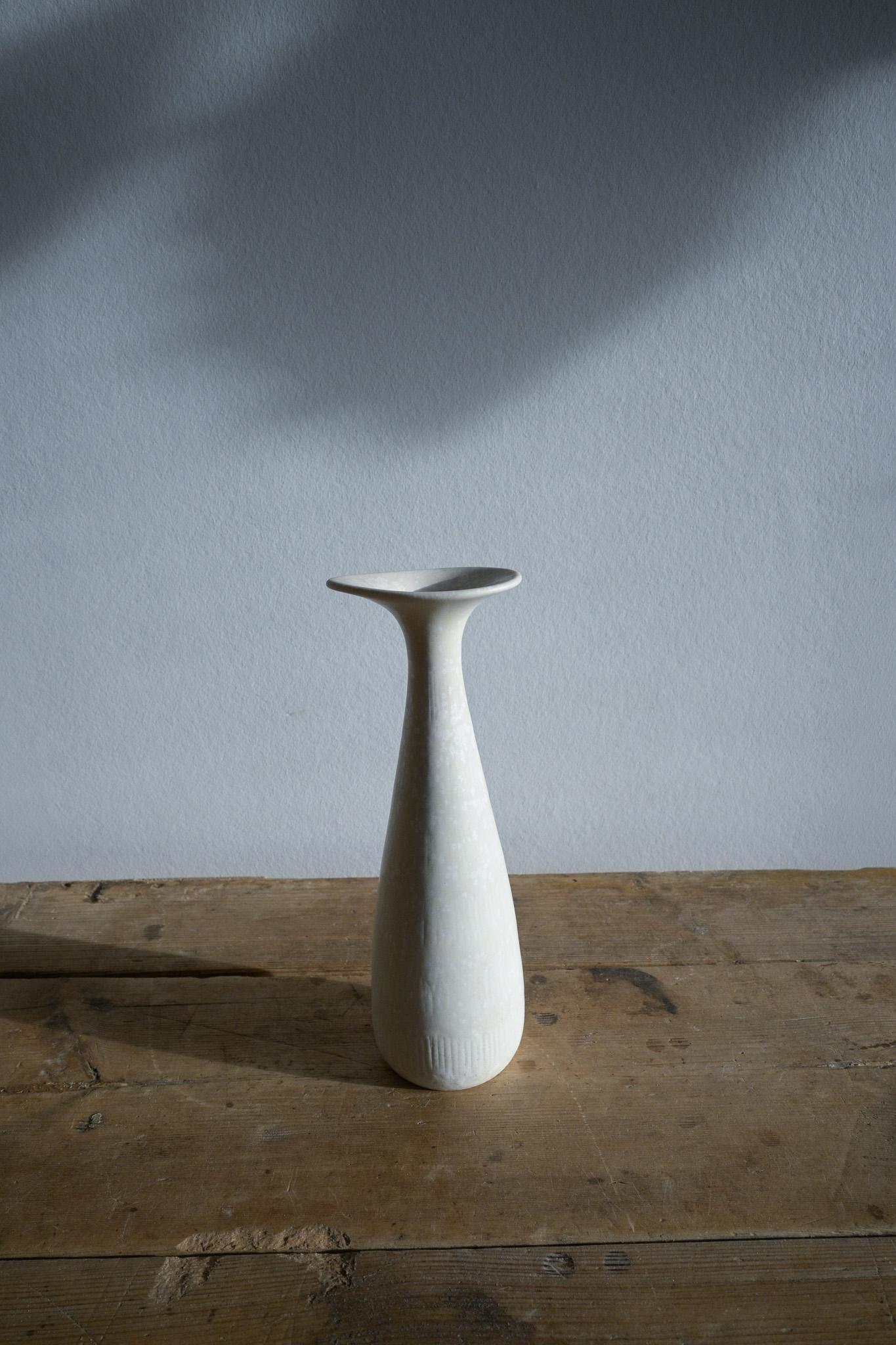Scandinave moderne Rare vase en coquille d'œuf en mimosa blanc par Gunnar Nylund pour Rörstrand, Suède, années 1950 en vente