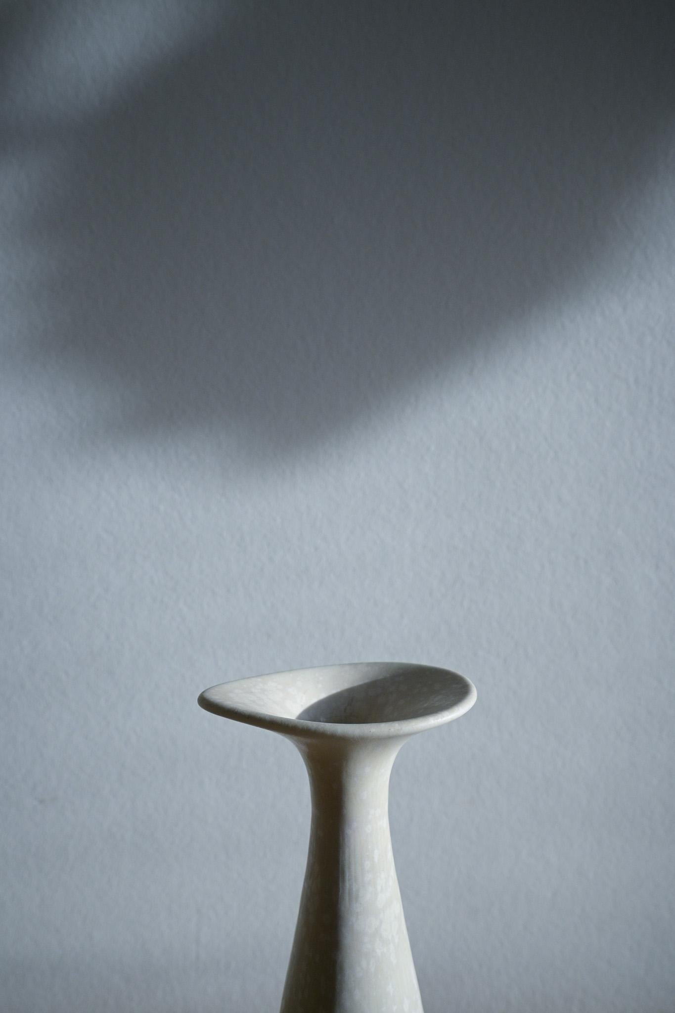 Suédois Rare vase en coquille d'œuf en mimosa blanc par Gunnar Nylund pour Rörstrand, Suède, années 1950 en vente