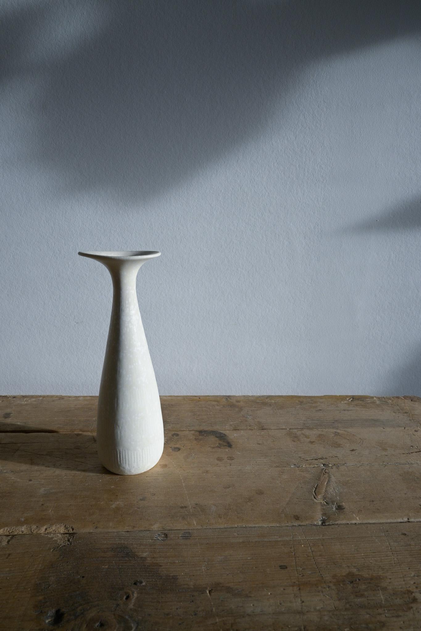 Fait main Rare vase en coquille d'œuf en mimosa blanc par Gunnar Nylund pour Rörstrand, Suède, années 1950 en vente