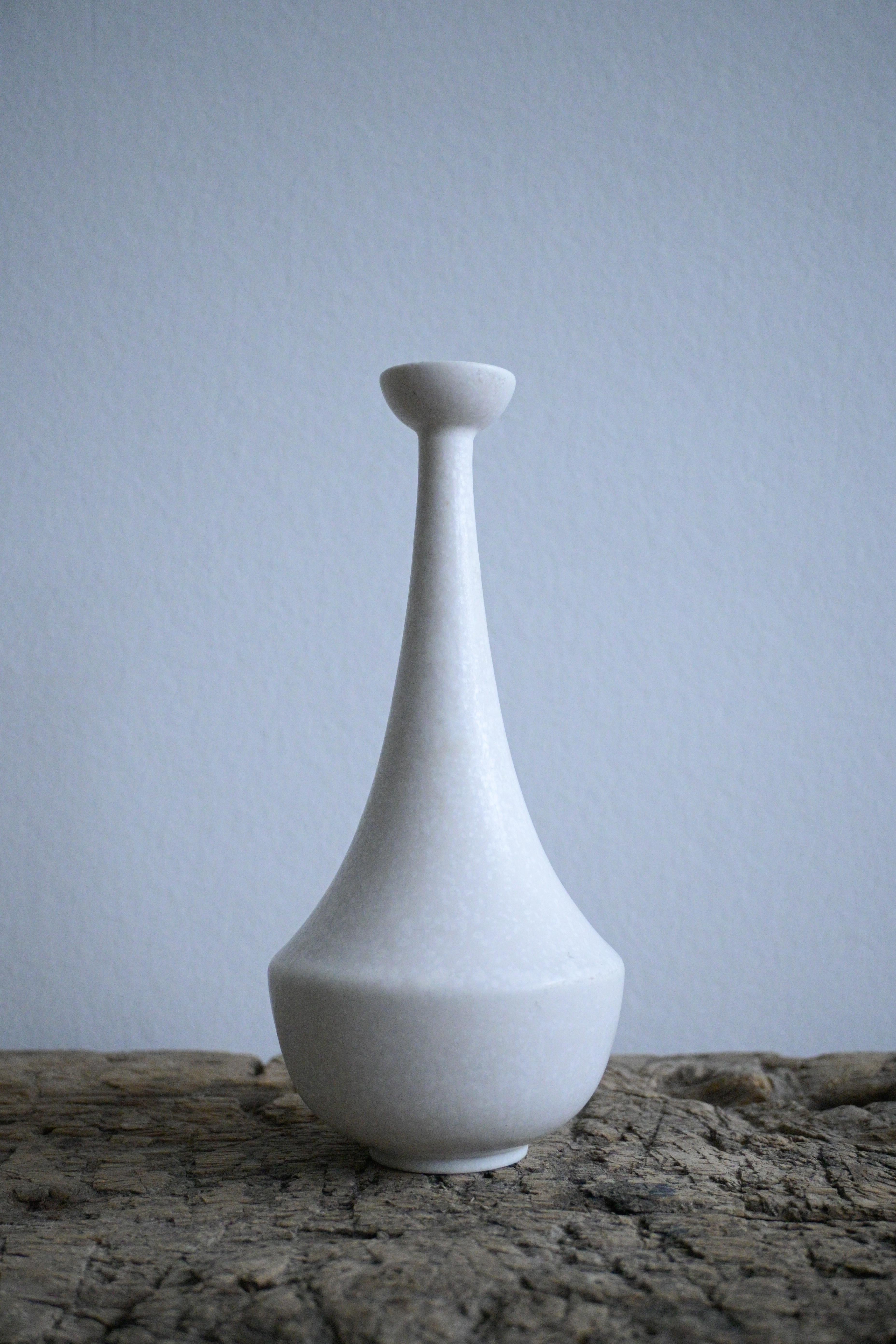 Rare Egg-shell Mimosa White Vase by Gunnar Nylund for Rörstrand, Sweden, 1950s

The vase is marked as 1st quality and is in excellent condition.


Gunnar Nylund (1904-1997) was a renowned Swedish ceramic artist and designer known for his significant