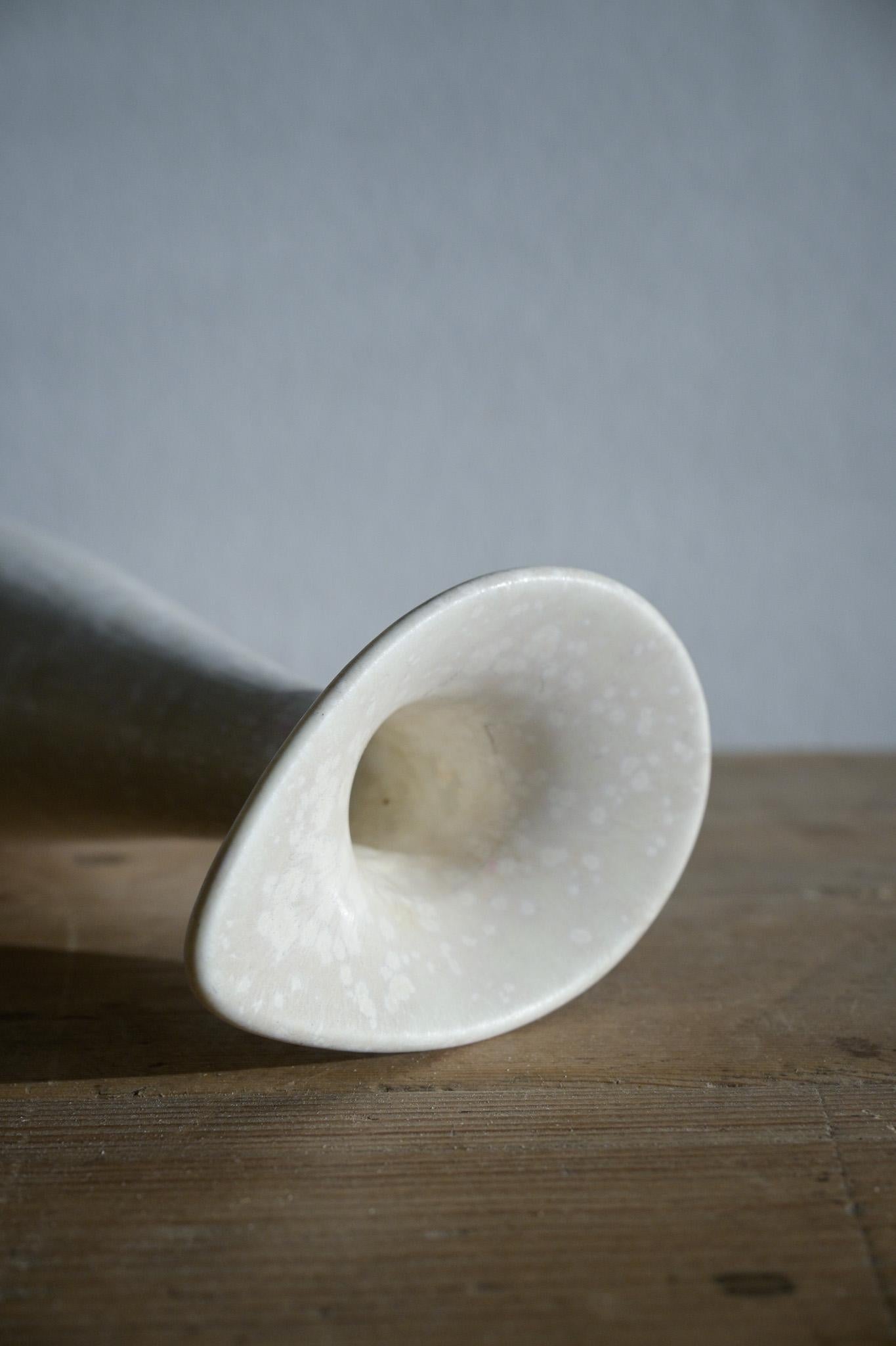 Céramique Rare vase en coquille d'œuf en mimosa blanc par Gunnar Nylund pour Rörstrand, Suède, années 1950 en vente