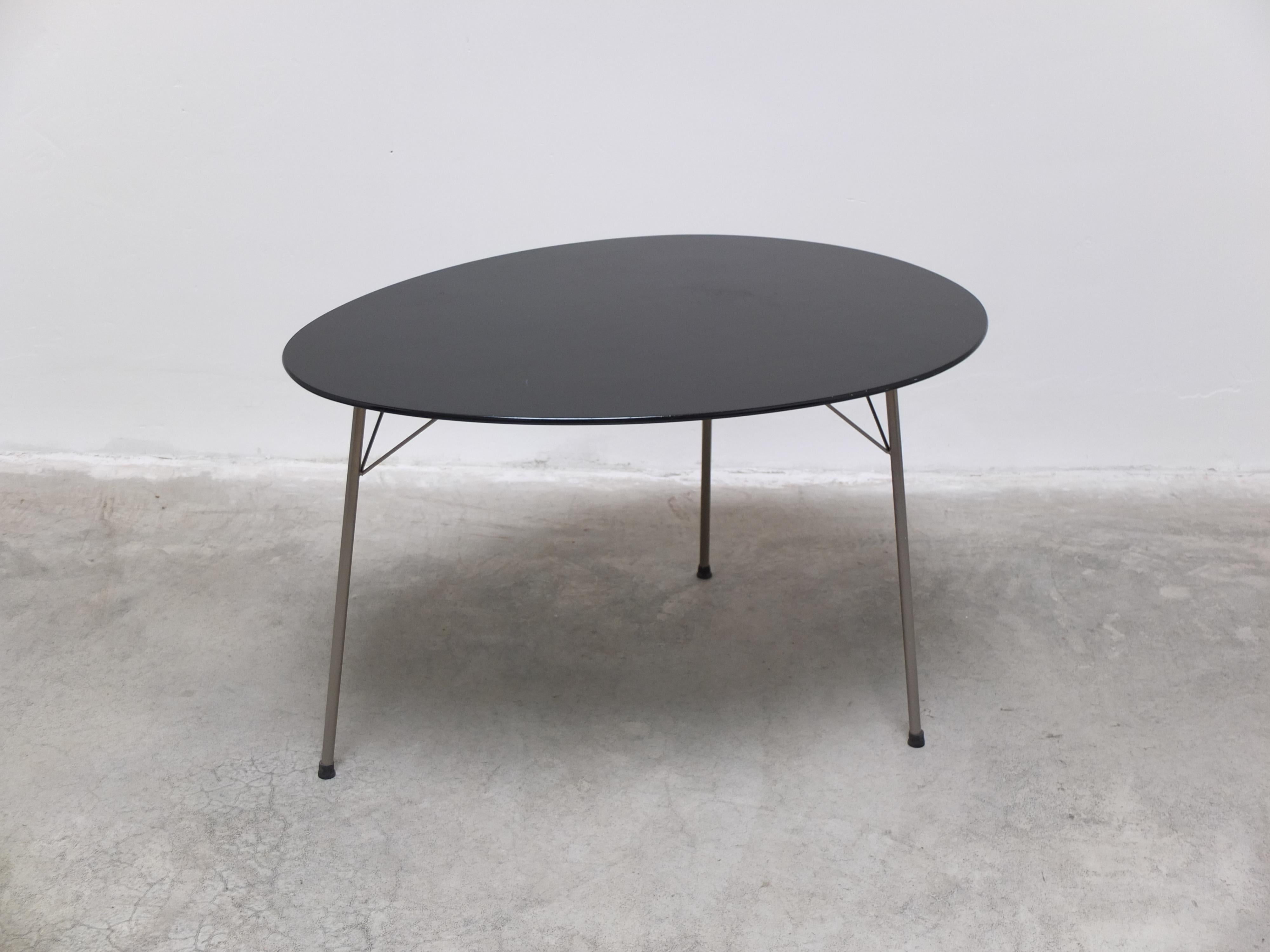 Scandinavian Modern Rare 'Egg' Table by Arne Jacobsen for Fritz Hansen, 1952 For Sale