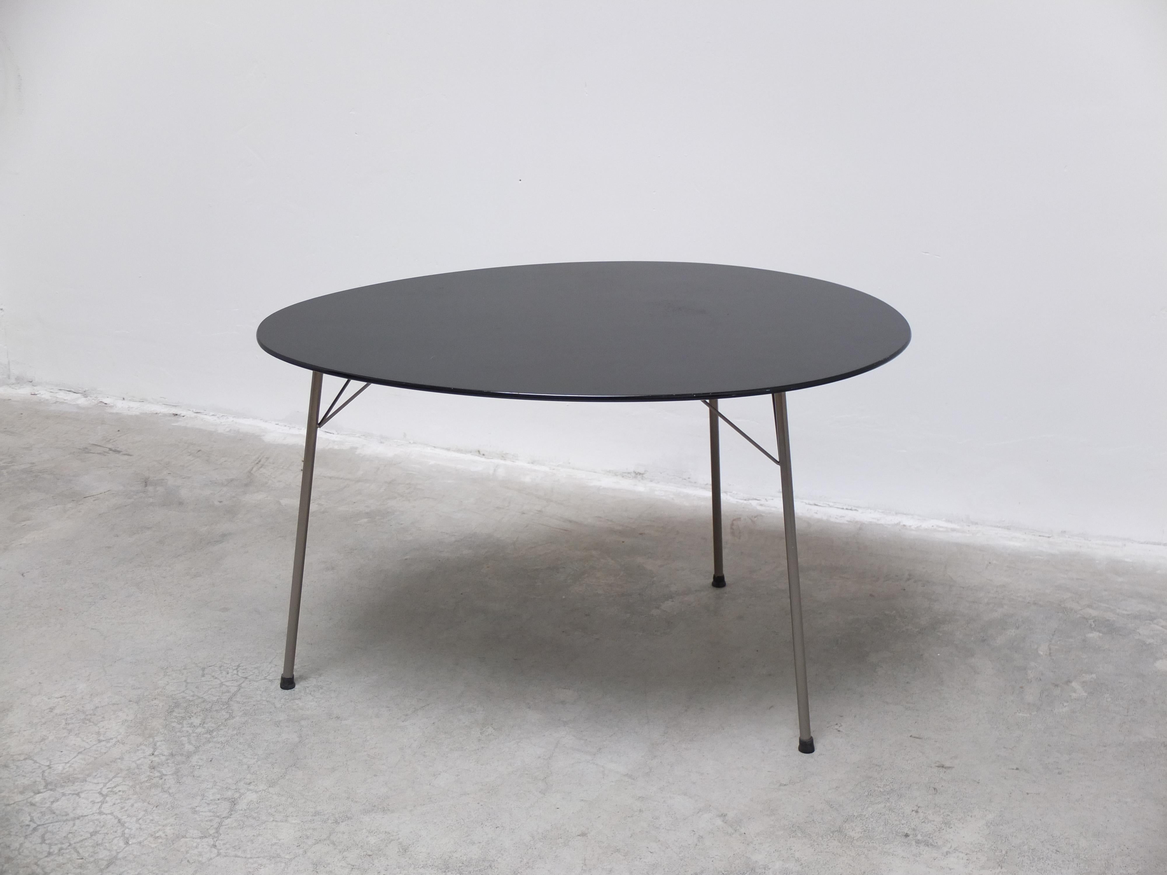 Danish Rare 'Egg' Table by Arne Jacobsen for Fritz Hansen, 1952 For Sale