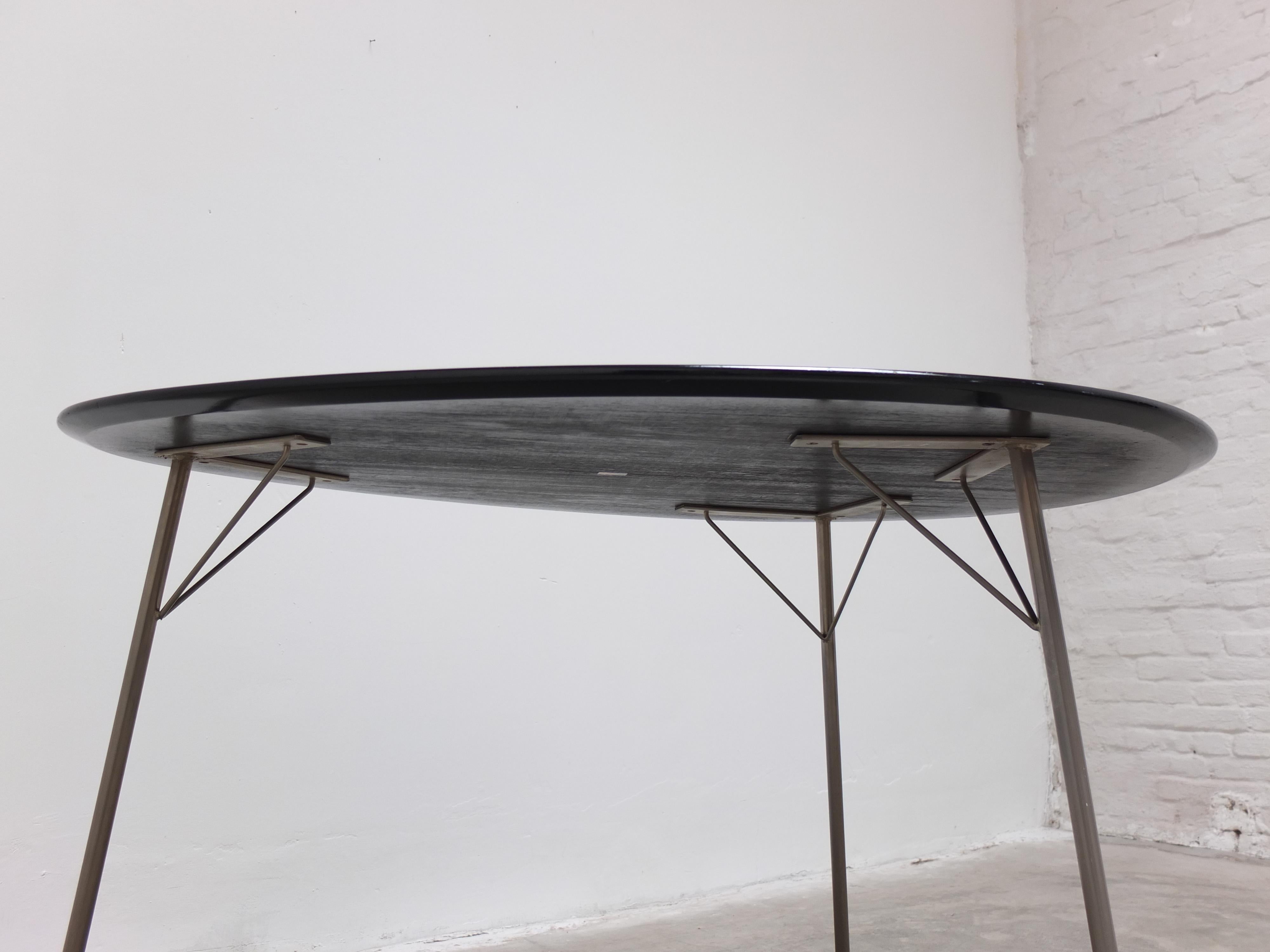 Metal Rare 'Egg' Table by Arne Jacobsen for Fritz Hansen, 1952 For Sale