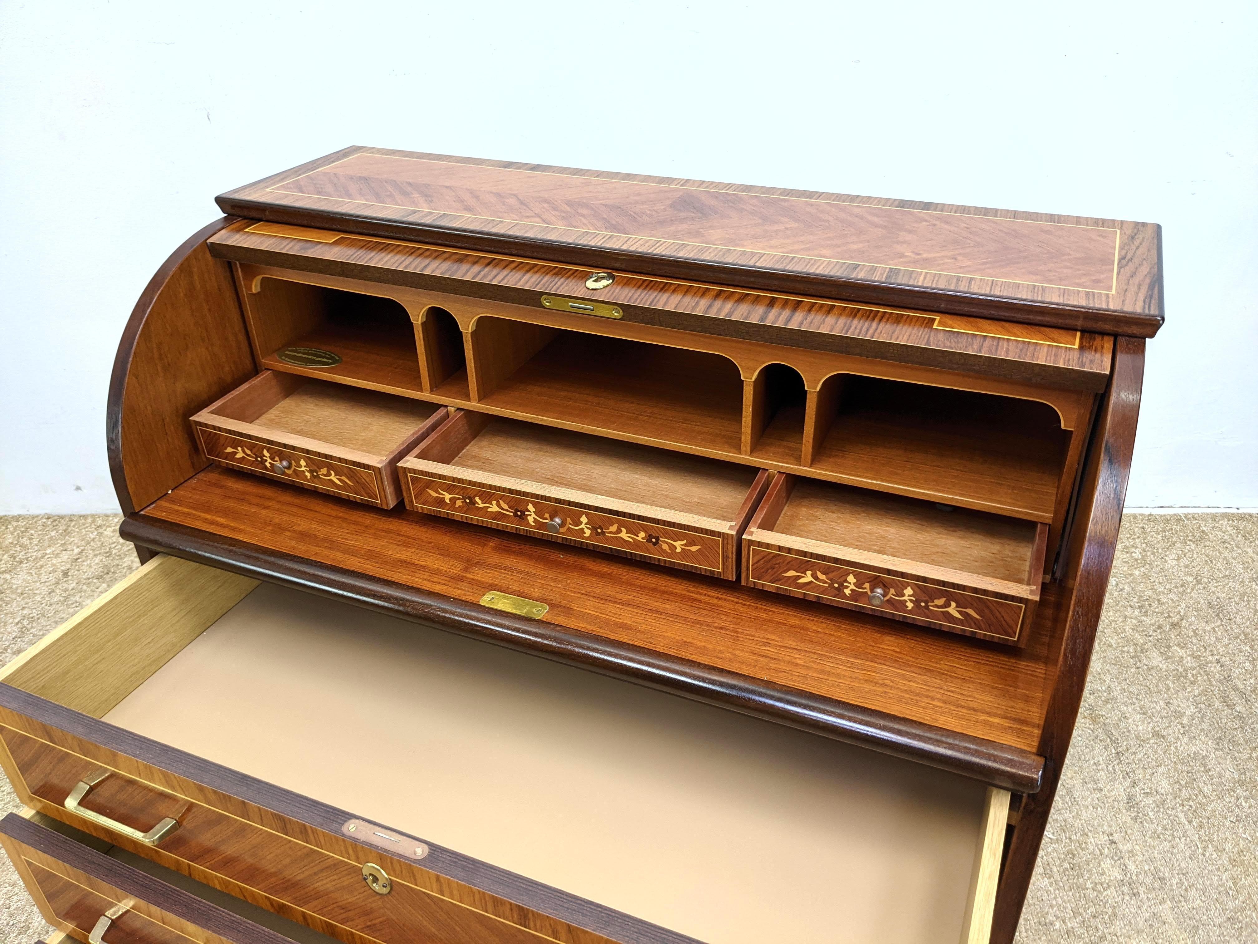 Svedese Rara scrivania svedese Egon Ostergaard con piano a rotelle, abbinata a teak e palissandro in vendita
