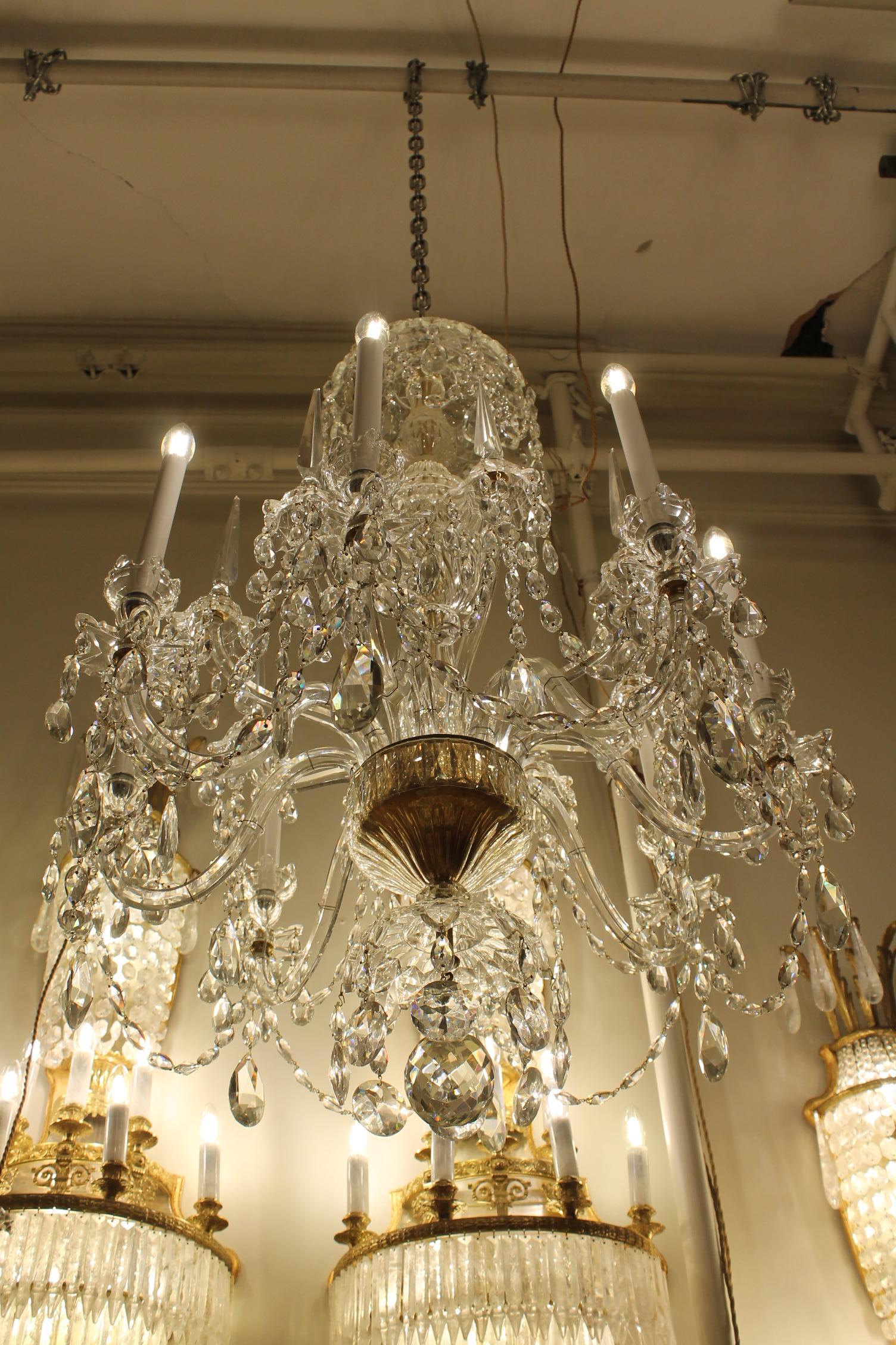 Georgien Rare Lustre à huit lumières et huit obélisques de style géorgien en vente