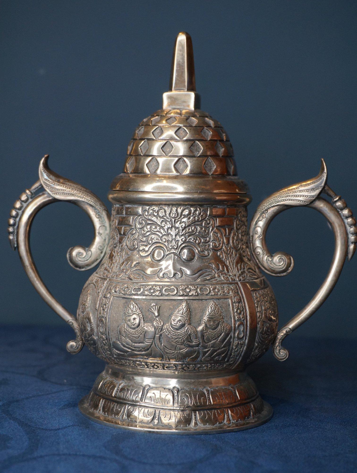 Rare elaborately decorated Jogja tea service, 800/1000, workshop Moeljodihardjo For Sale 3