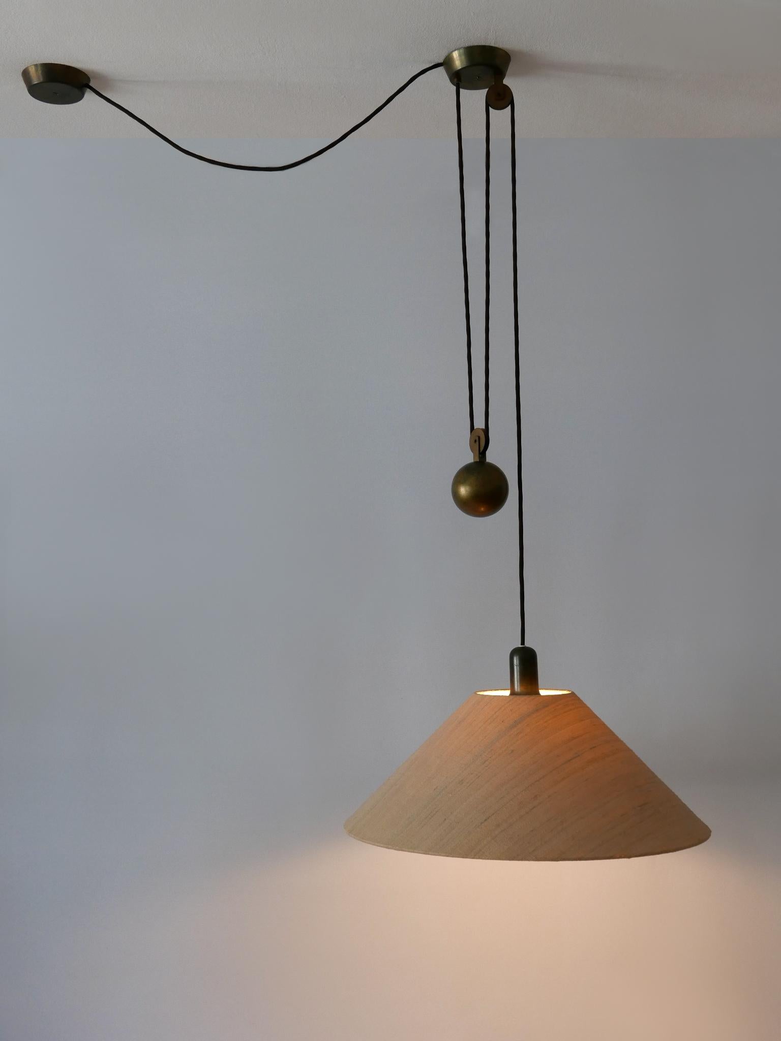 Rare Elegant Mid Century Modern Counterweight Brass Pendant Lamp Germany 1960s In Good Condition In Munich, DE