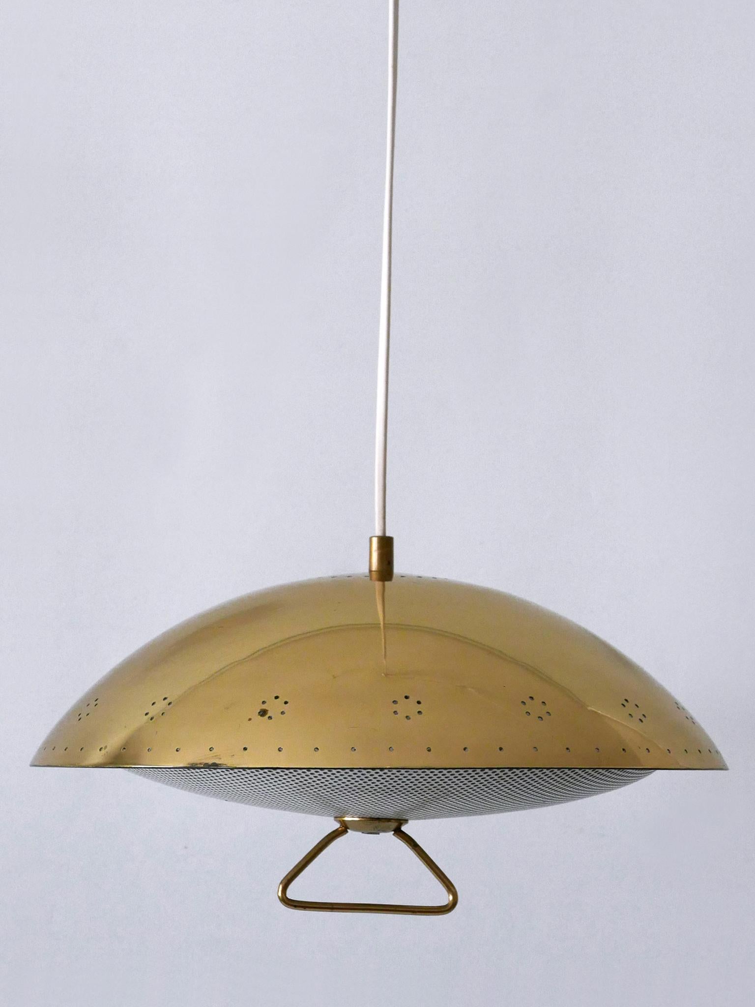 Rara ed elegante lampada a sospensione in metallo traforato della metà del secolo scorso, Germania 1950 In condizioni buone in vendita a Munich, DE