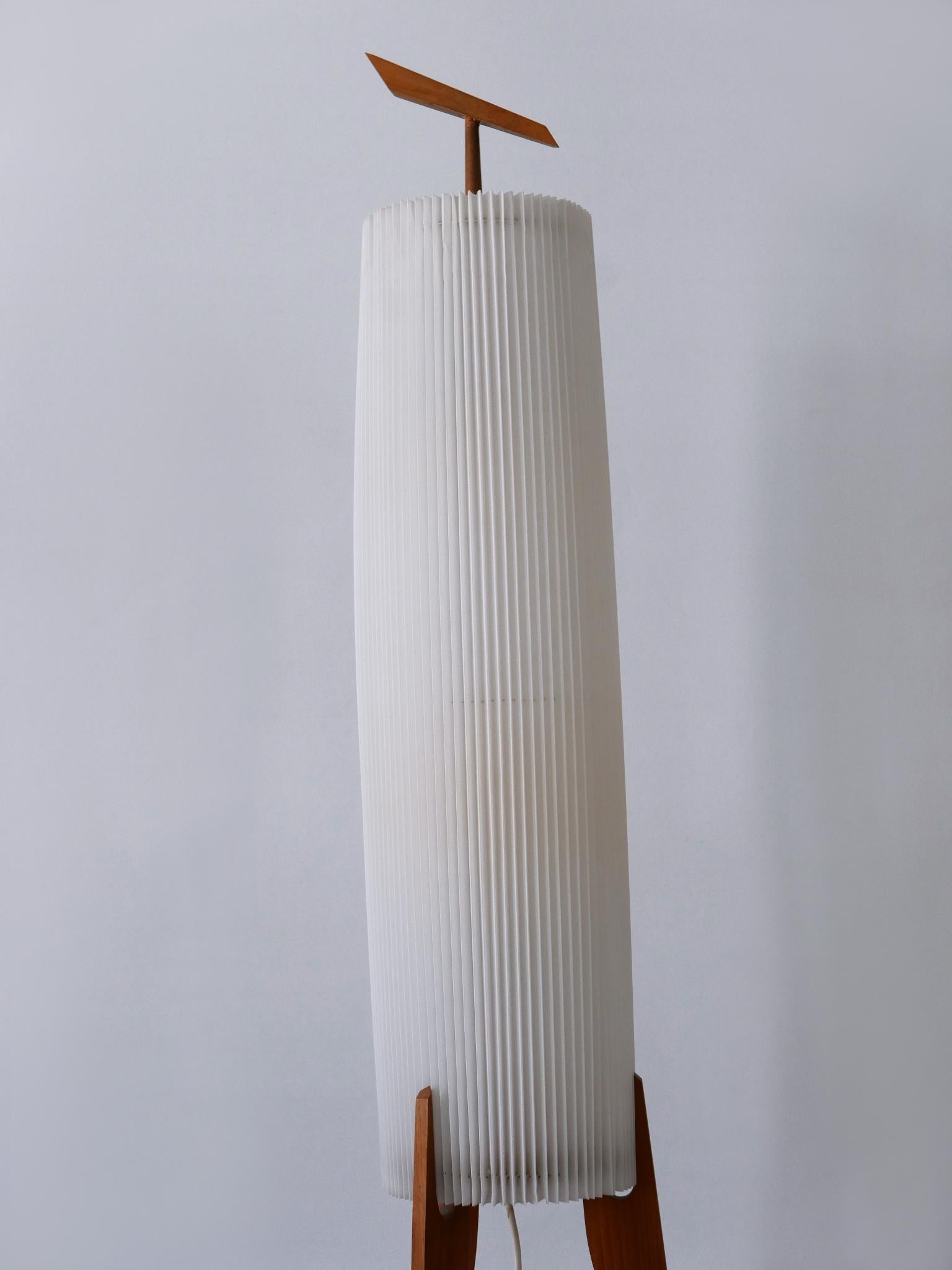 Rare et élégant lampadaire scandinave moderne mi-siècle à deux branches des années 1960 en vente 4
