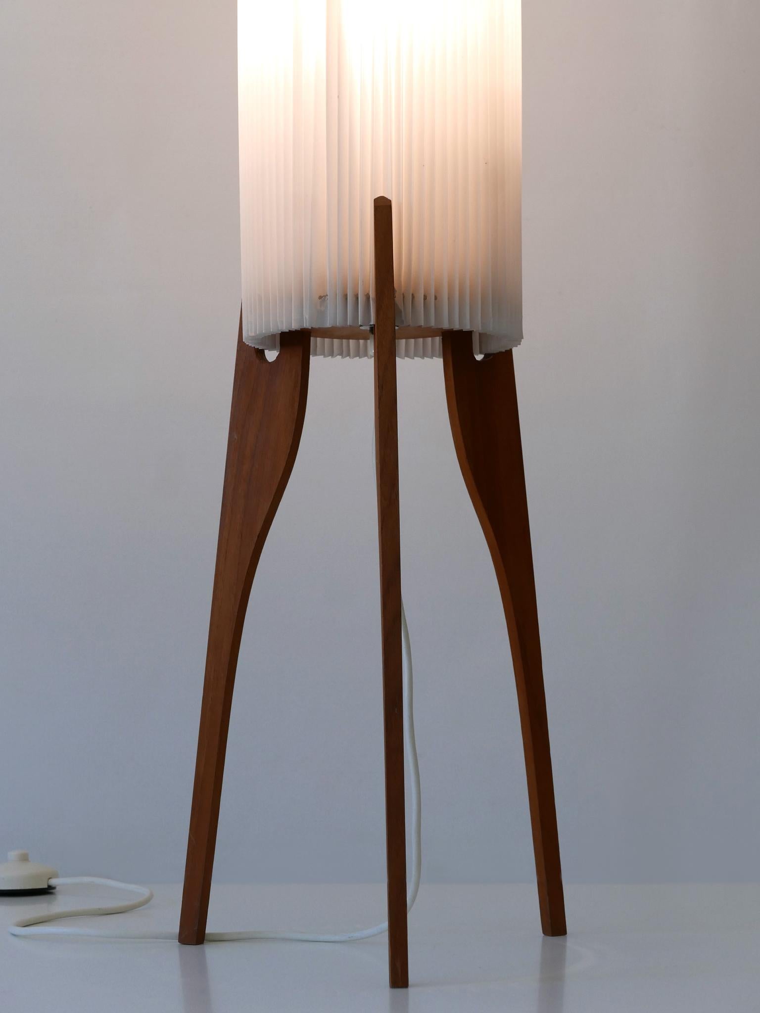 Rare et élégant lampadaire scandinave moderne mi-siècle à deux branches des années 1960 en vente 8